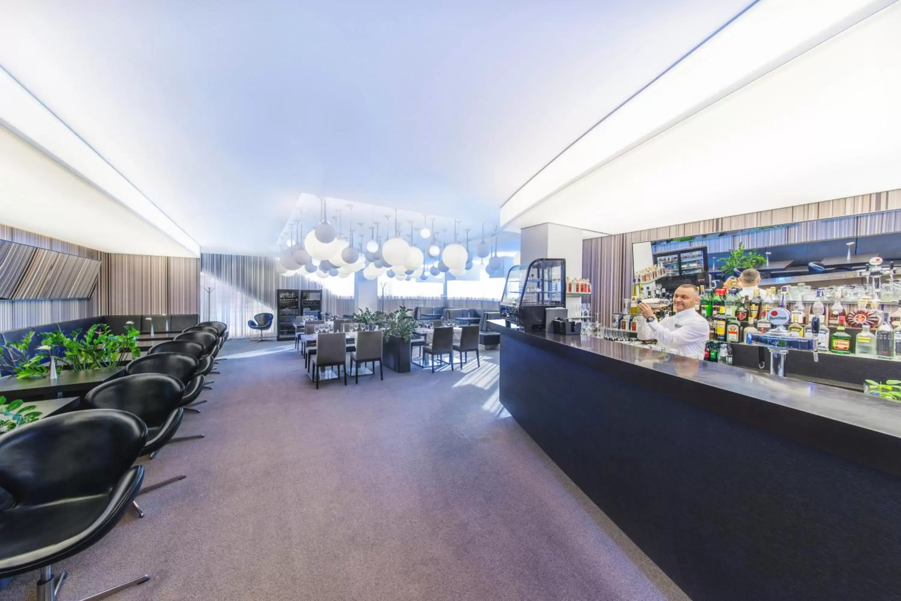 Lounge or bar in NH Bratislava Gate One Lounge or bar in NH Bratislava Gate One