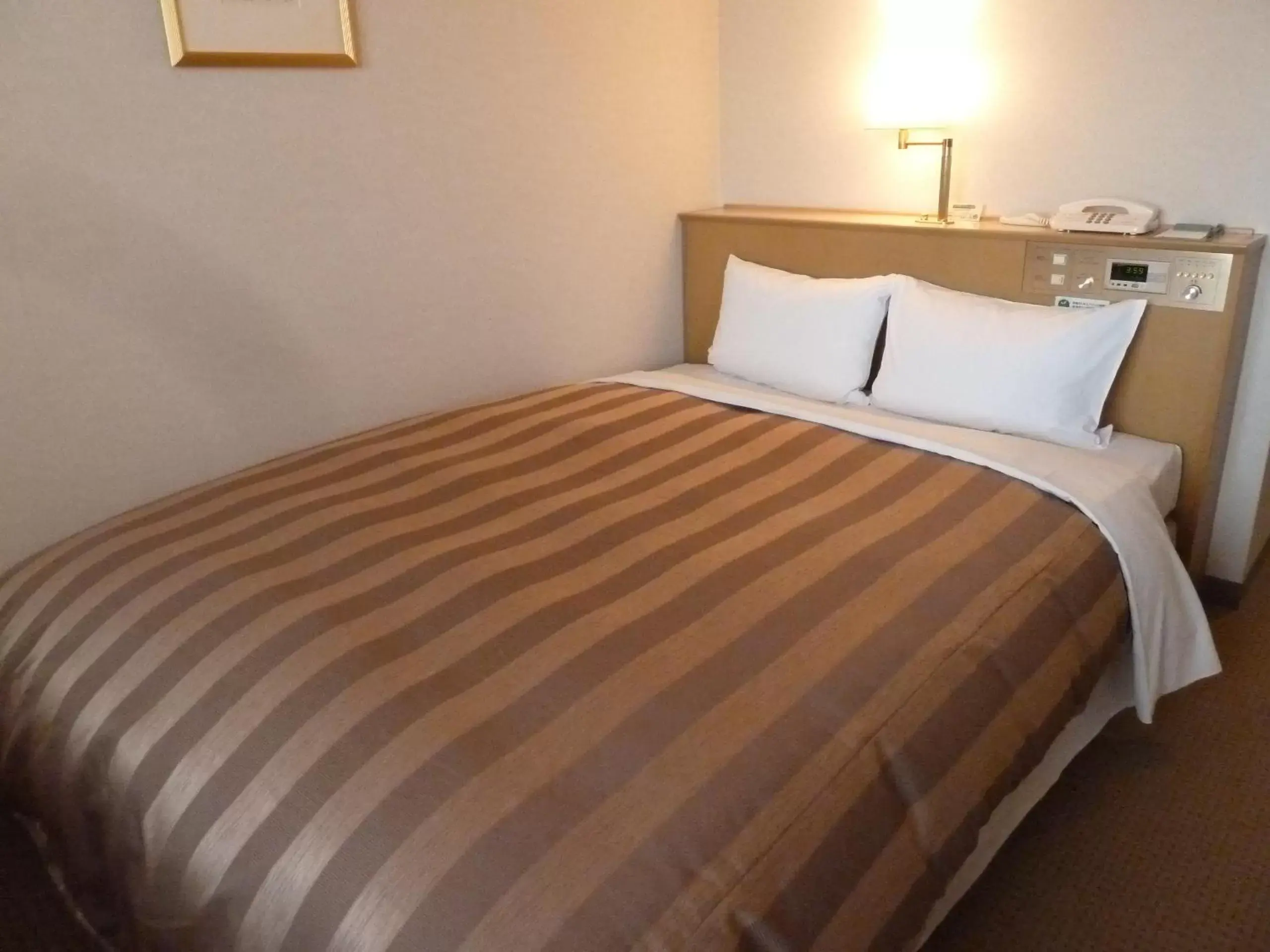 Photo of the whole room, Bed in Ark Hotel Royal Fukuoka Tenjin -ROUTE INN HOTELS-