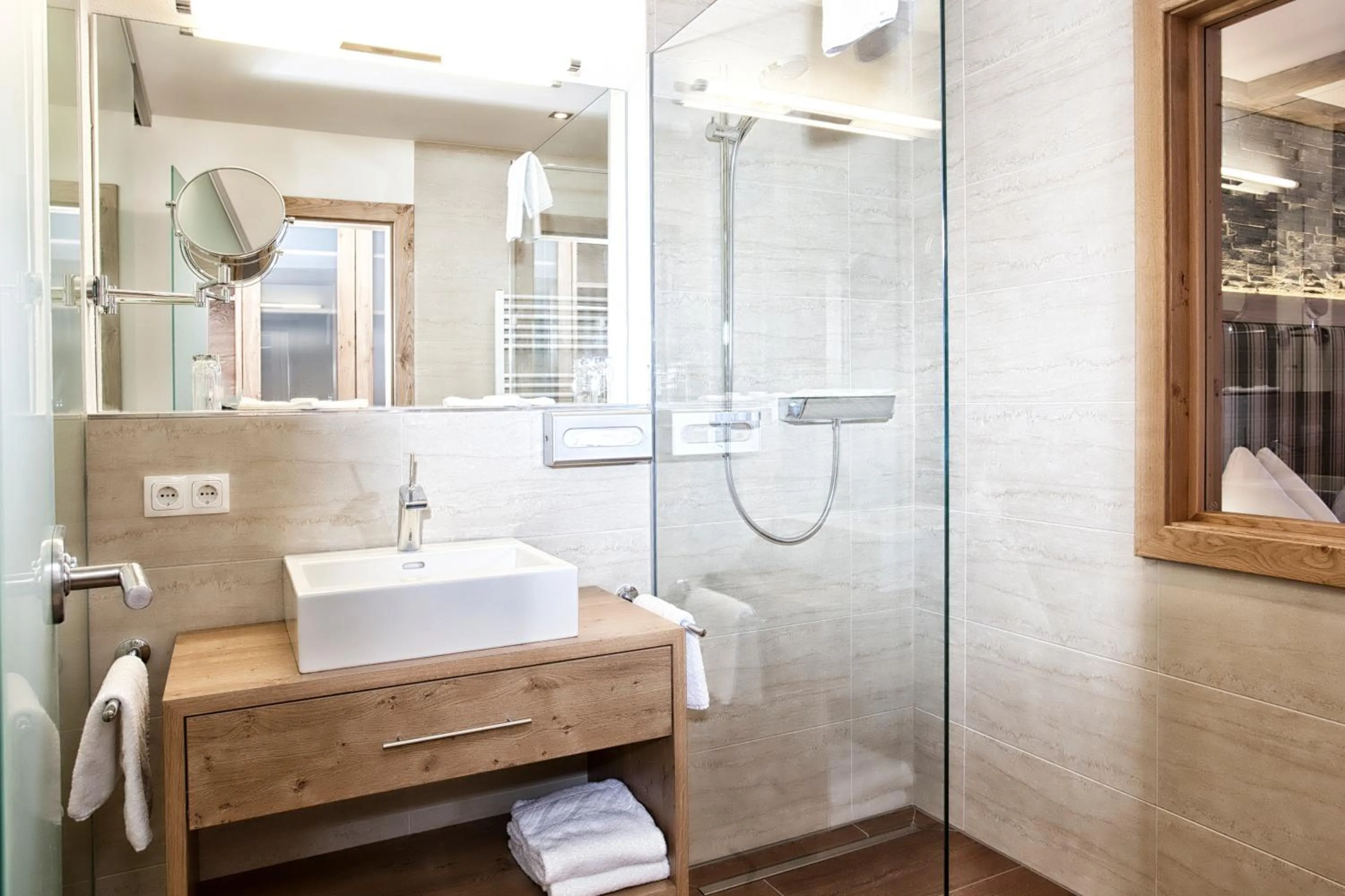 Bathroom in Hotel & Appartements Heigenhauser