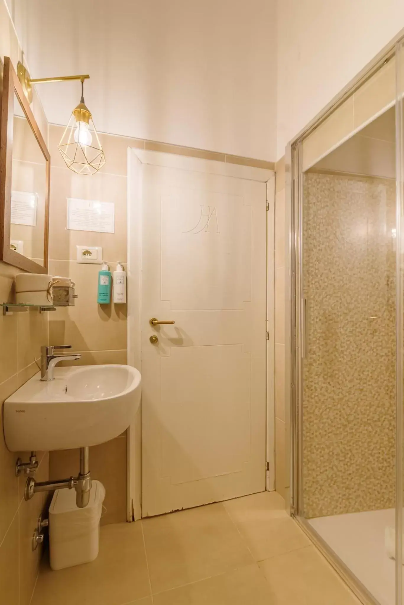 Shower, Bathroom in Aurora Boutique Hotel & Private SPA