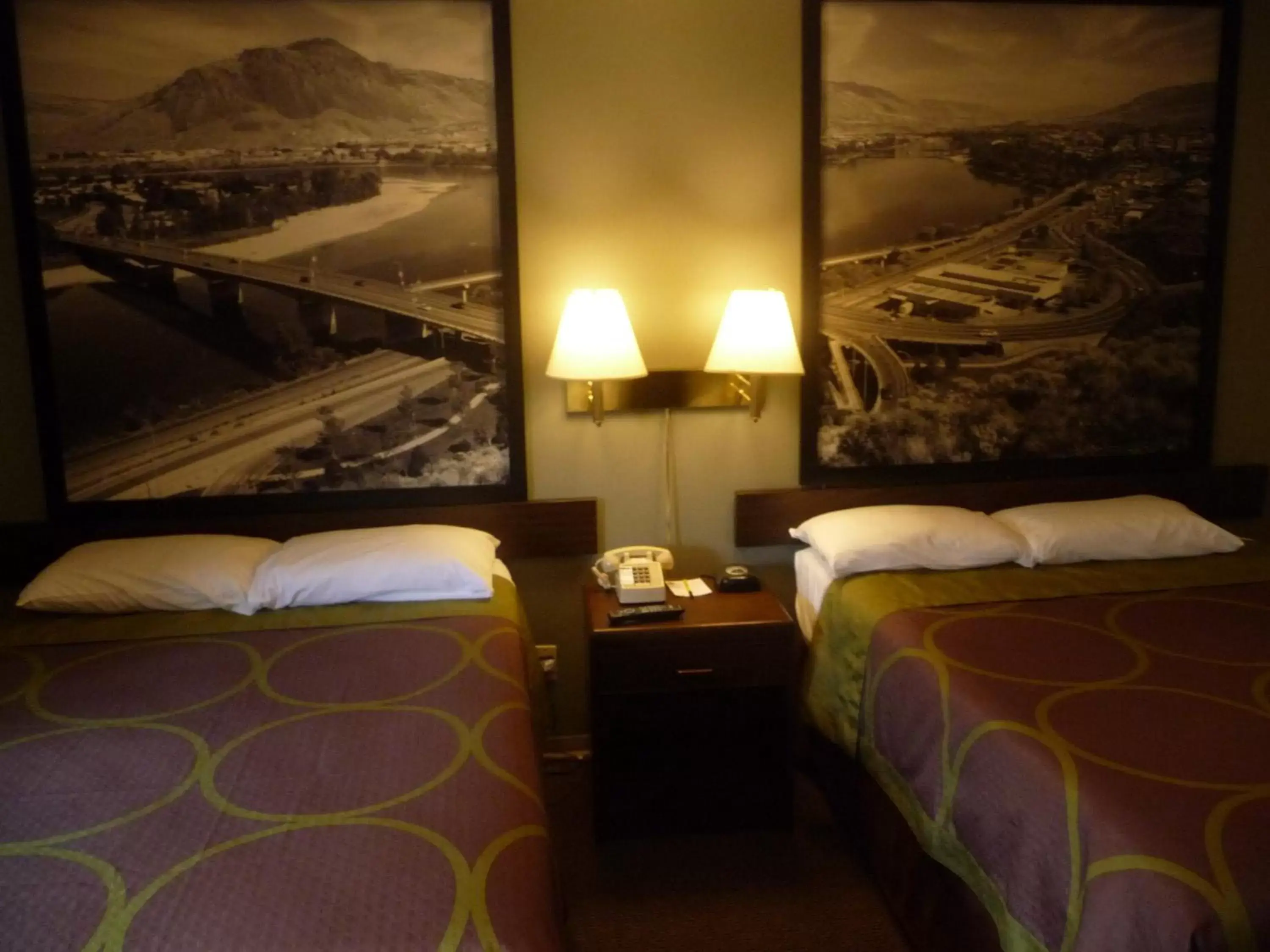 Bed in Super 8 by Wyndham Kamloops East