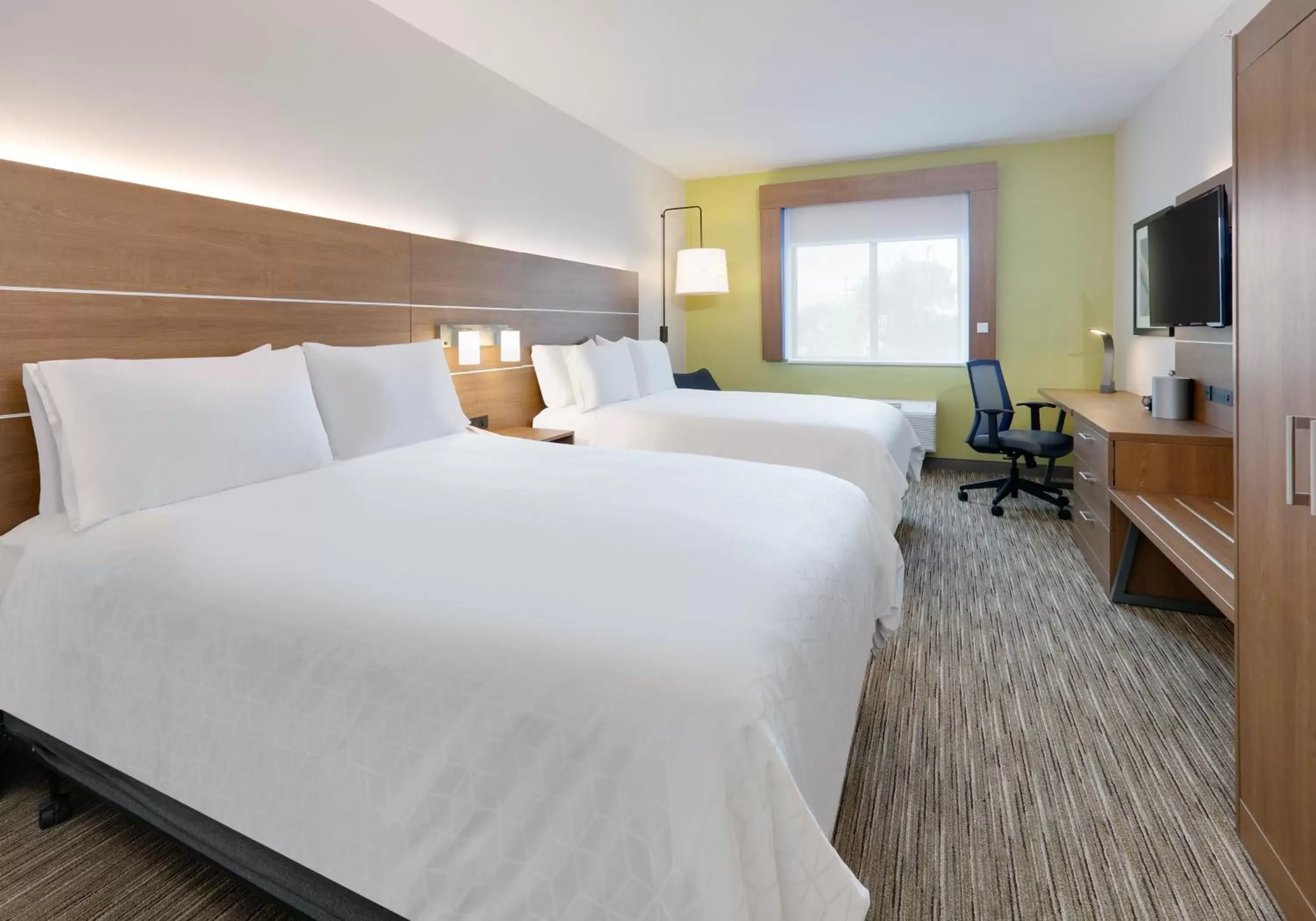 Photo of the whole room, Bed in Holiday Inn Express Northwest near Sea World, an IHG Hotel