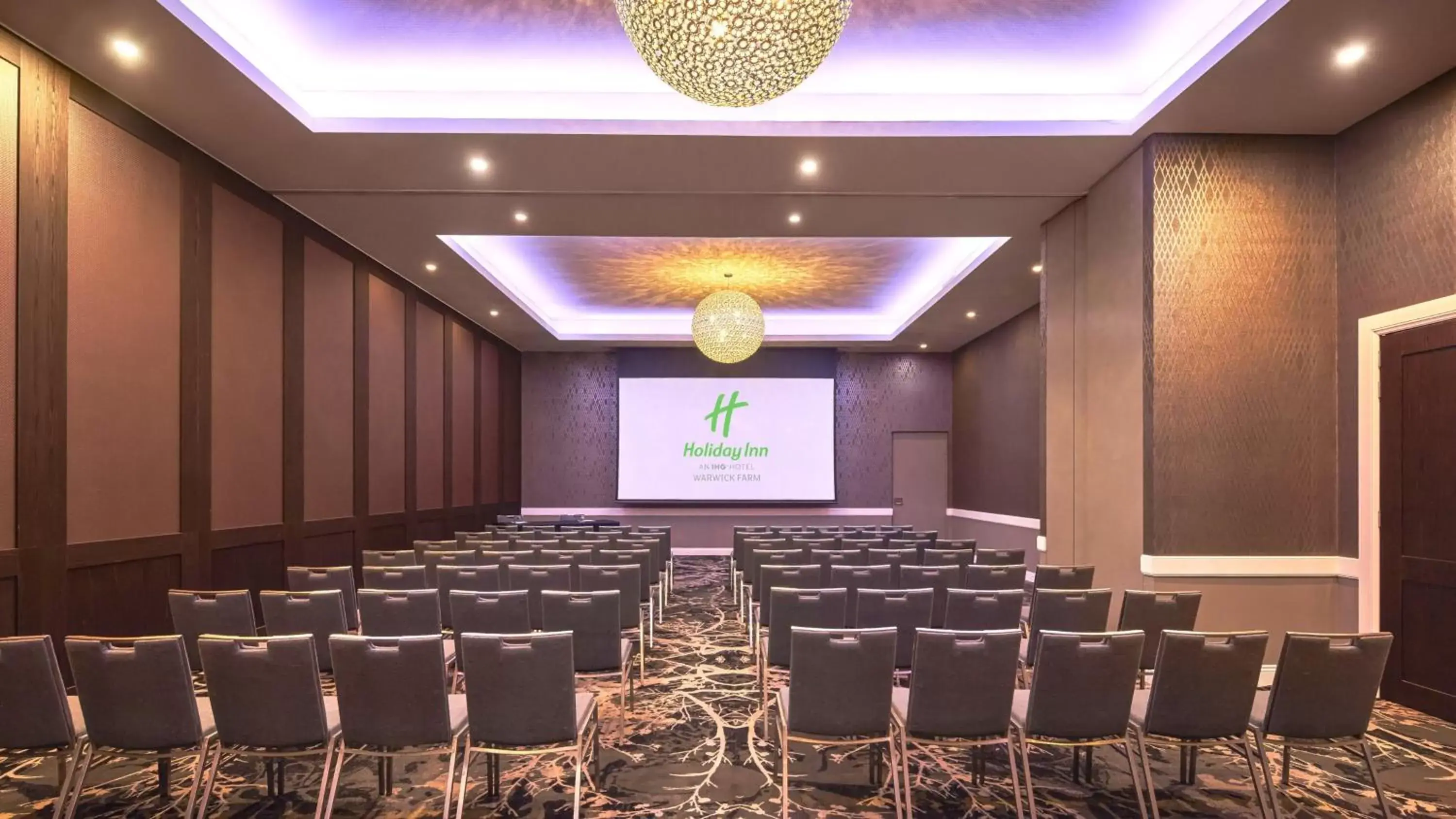 Meeting/conference room in Holiday Inn Warwick Farm, an IHG Hotel