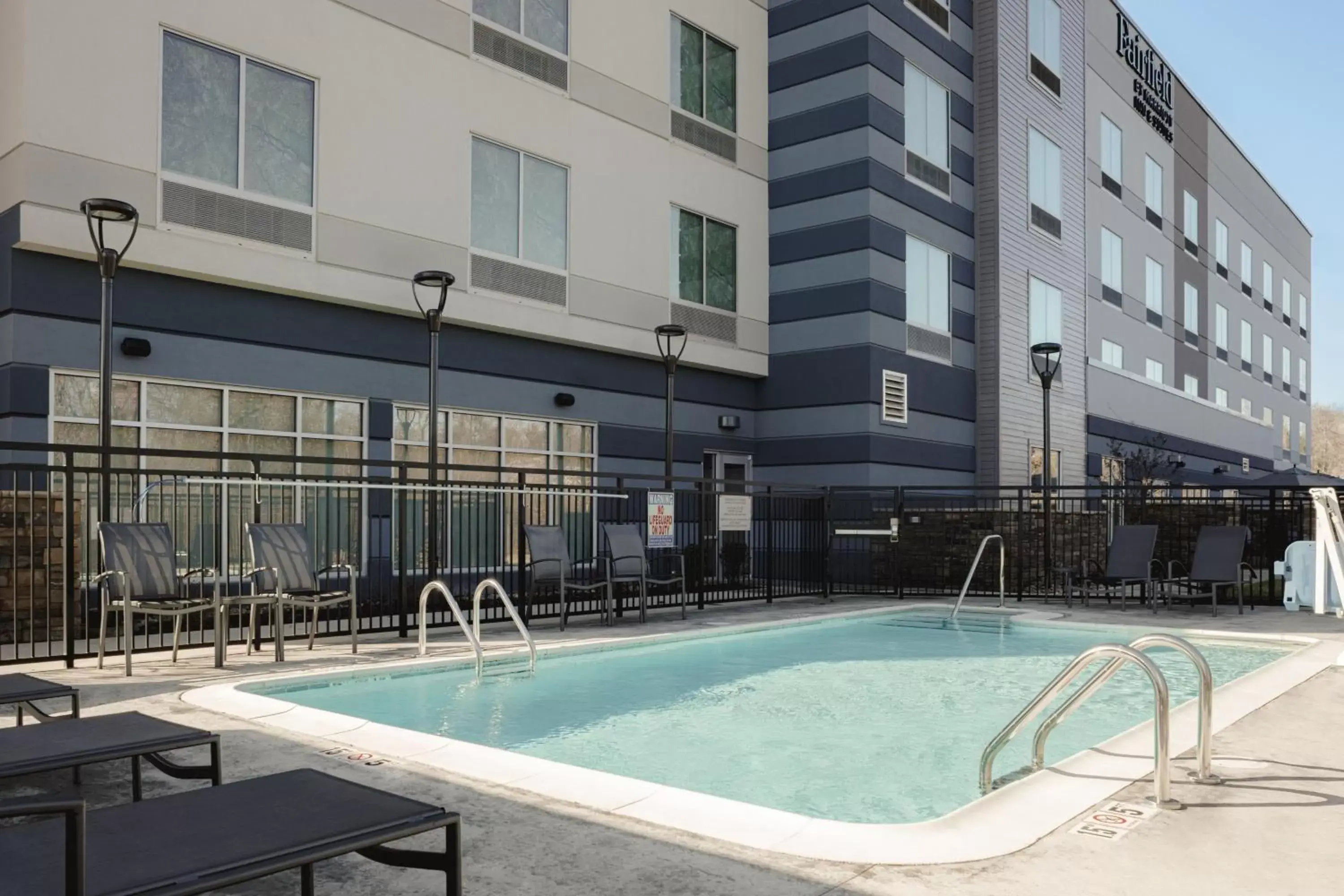 Swimming Pool in Fairfield by Marriott Inn & Suites Knoxville Northwest