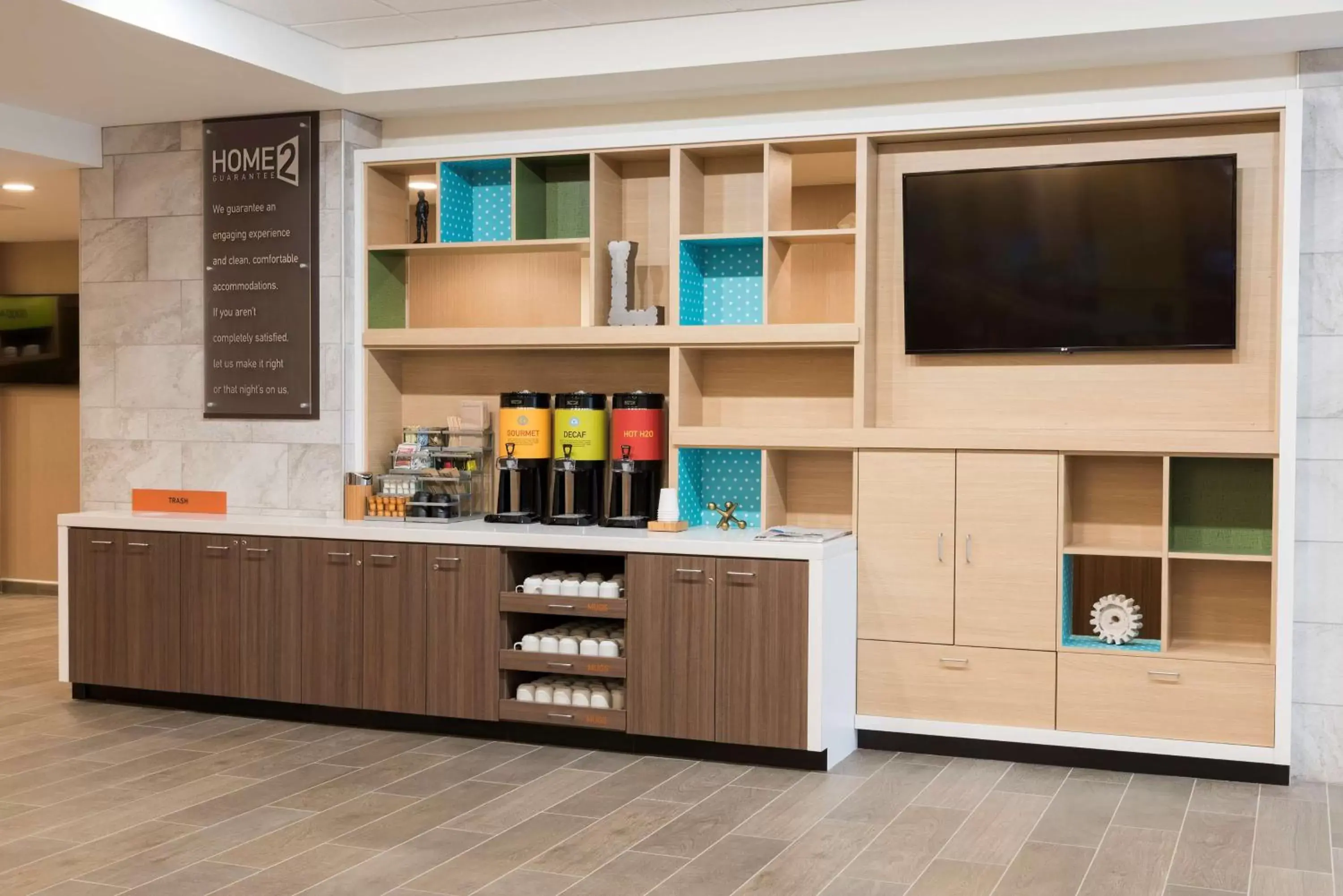 Dining area, Kitchen/Kitchenette in Home2 Suites by Hilton Louisville Downtown NuLu