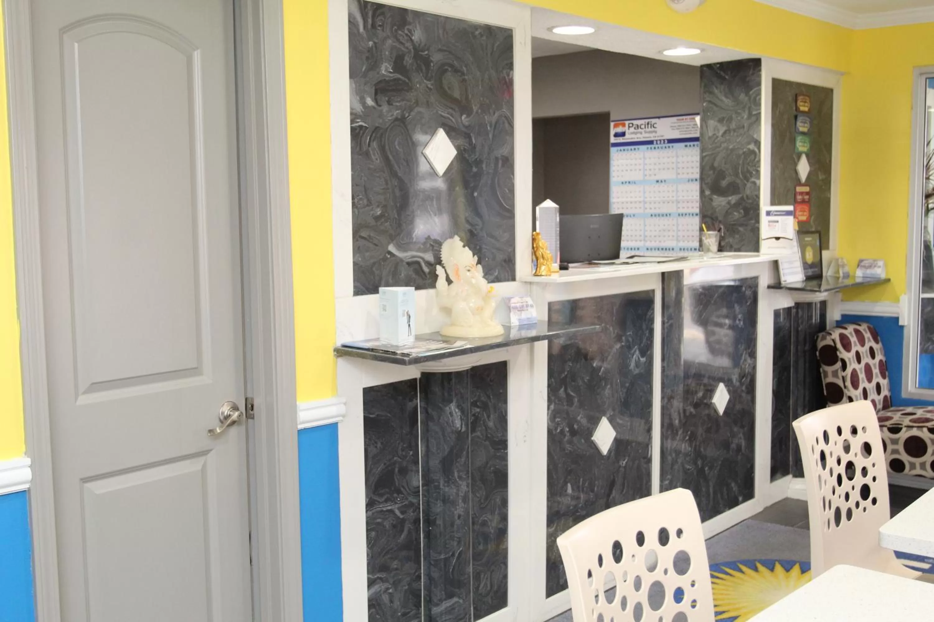 Dining area in Days Inn by Wyndham Forest