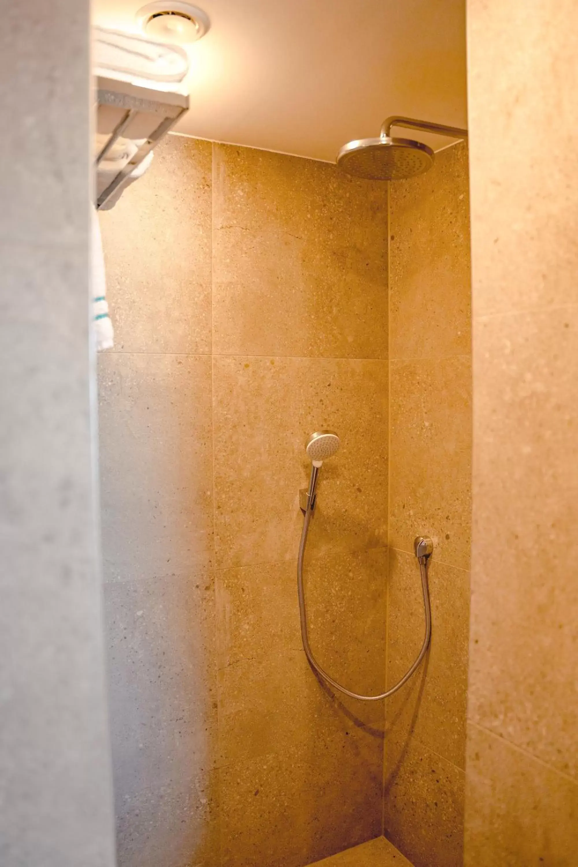 Shower, Bathroom in Curacao Avila Beach Hotel
