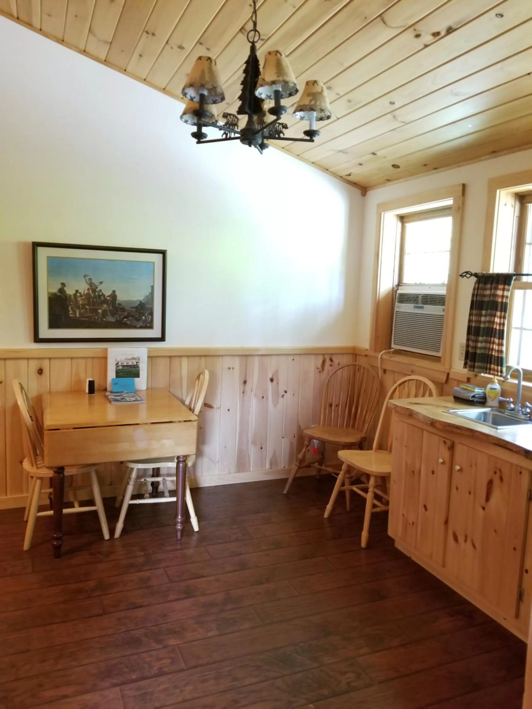 Dining Area in Trails End Inn