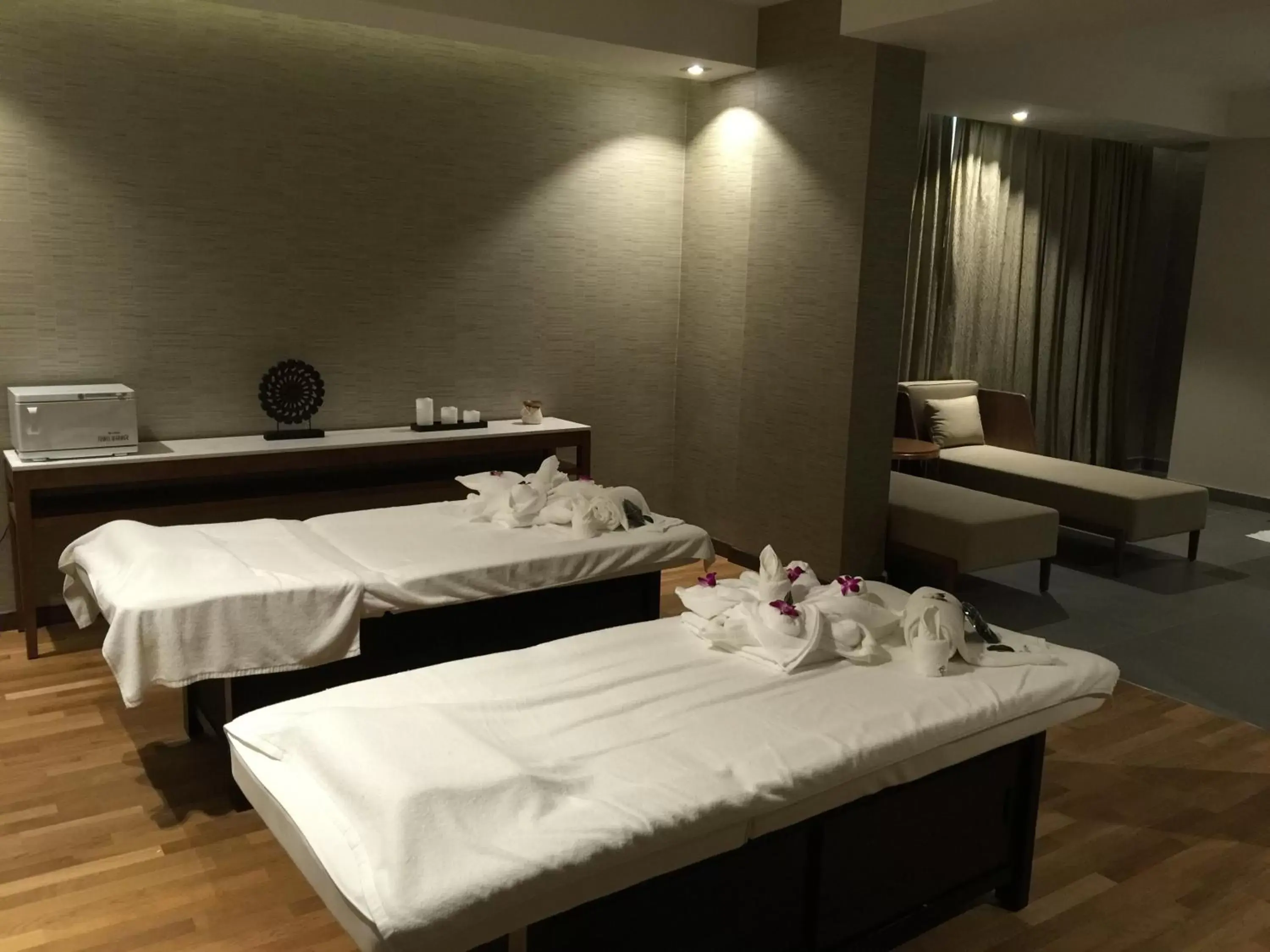 Massage, Bed in Ramee Rose Hotel