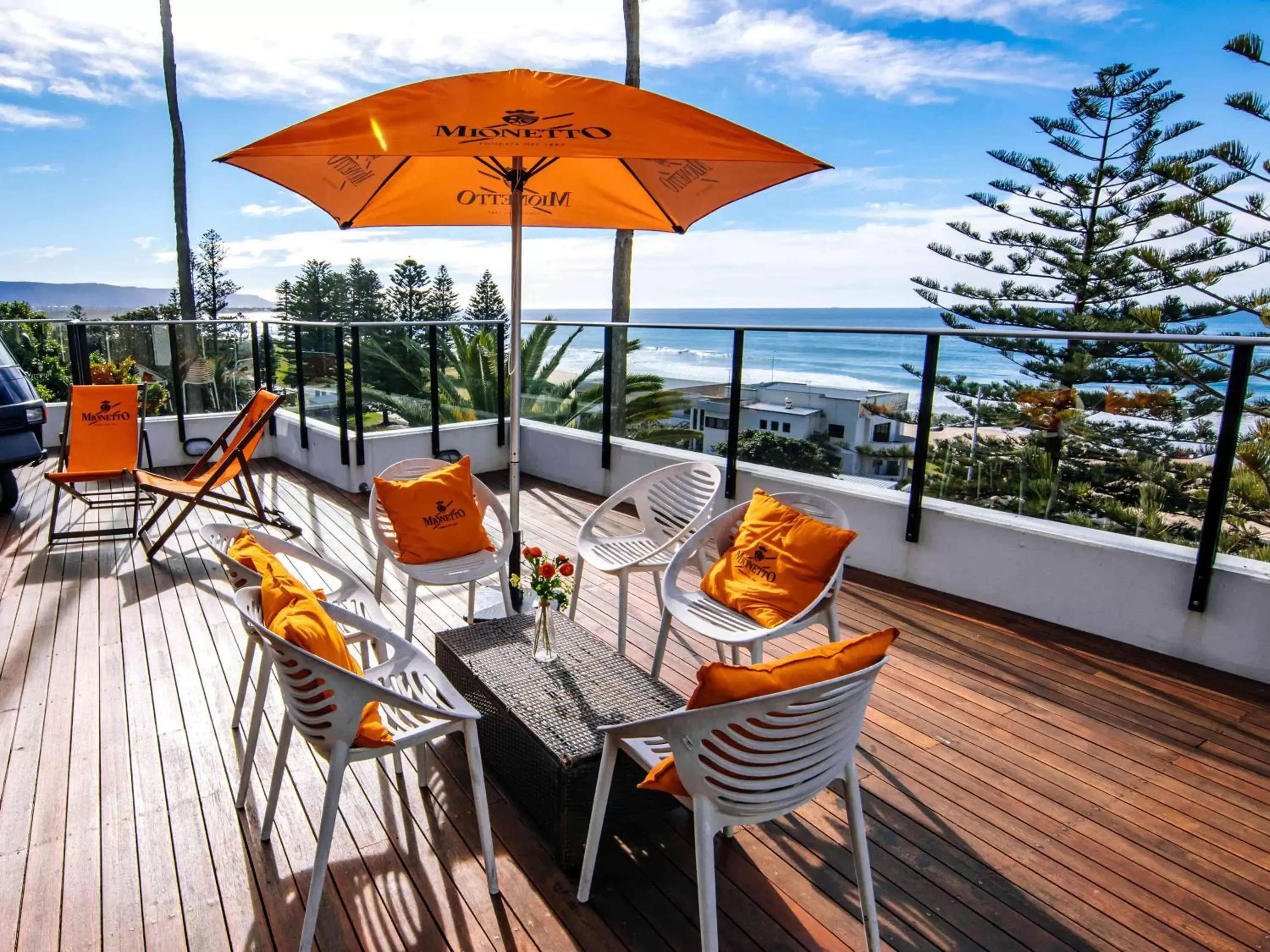 Restaurant/places to eat in Novotel Wollongong Northbeach