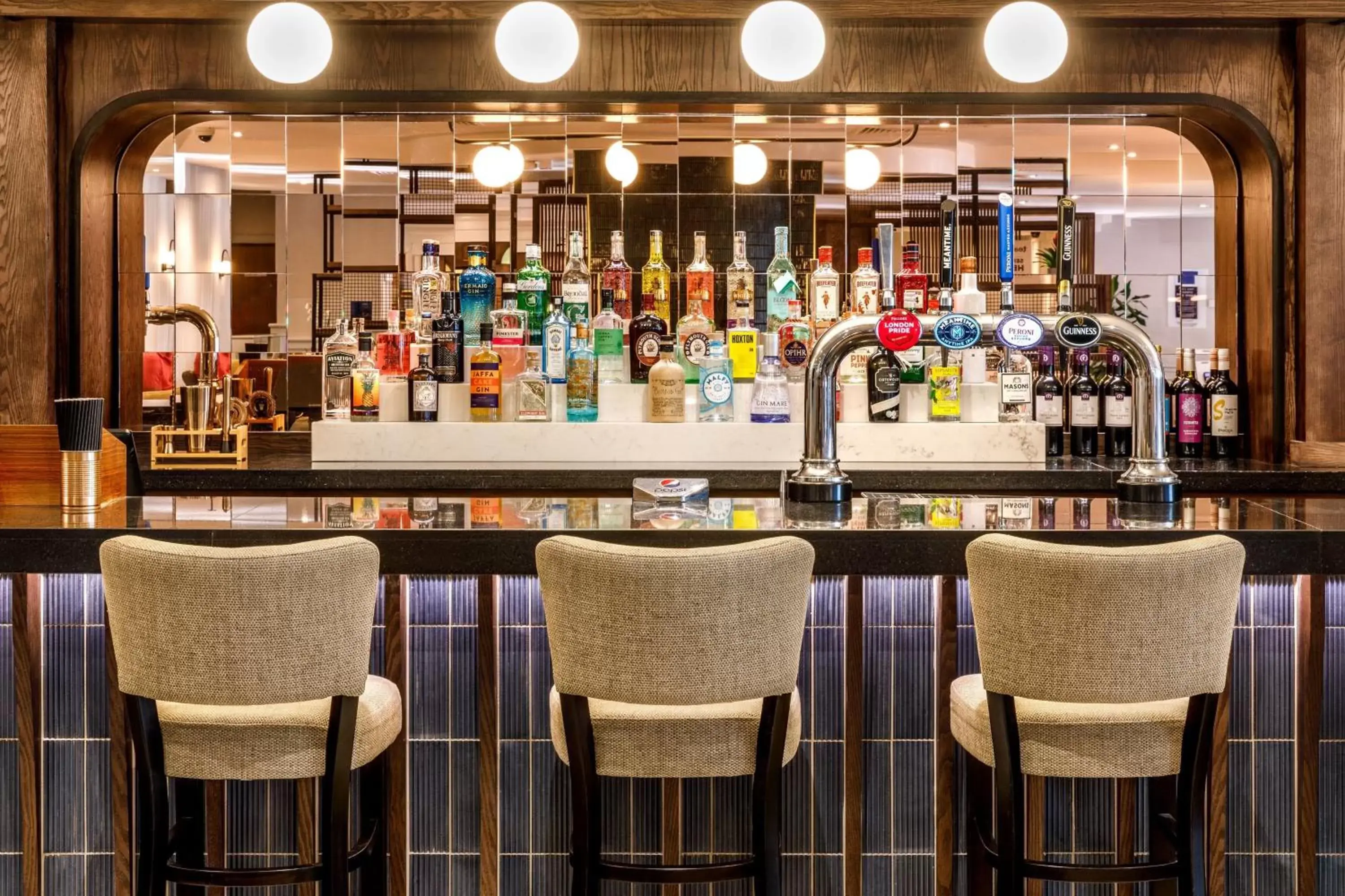 Restaurant/places to eat, Lounge/Bar in Delta Hotels by Marriott Warwick
