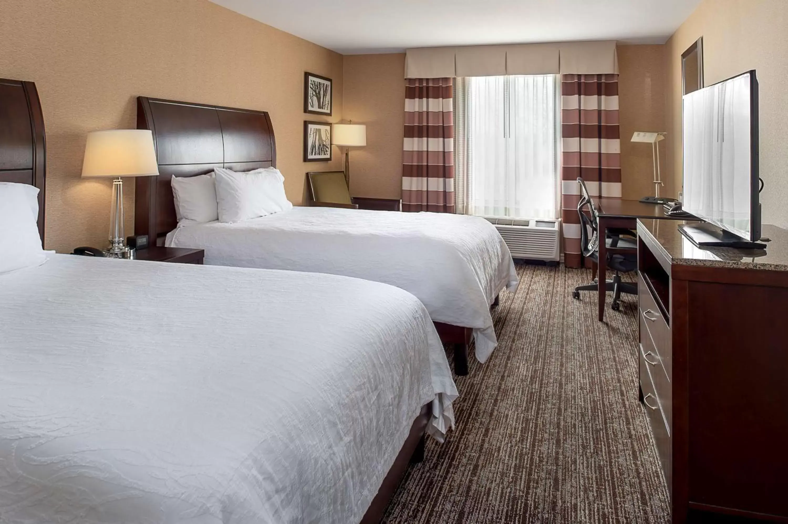 Bedroom in Hilton Garden Inn St. Louis Airport