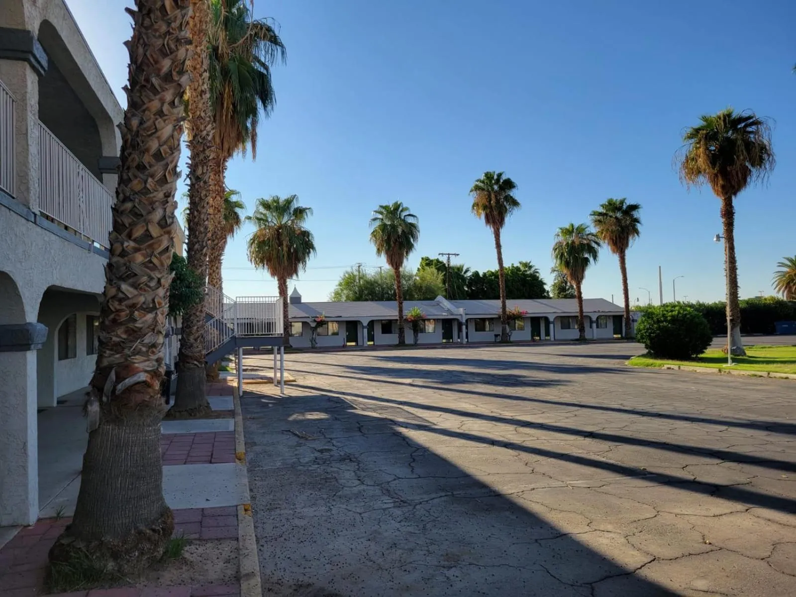 Property building in Emerald Inn & Lounge