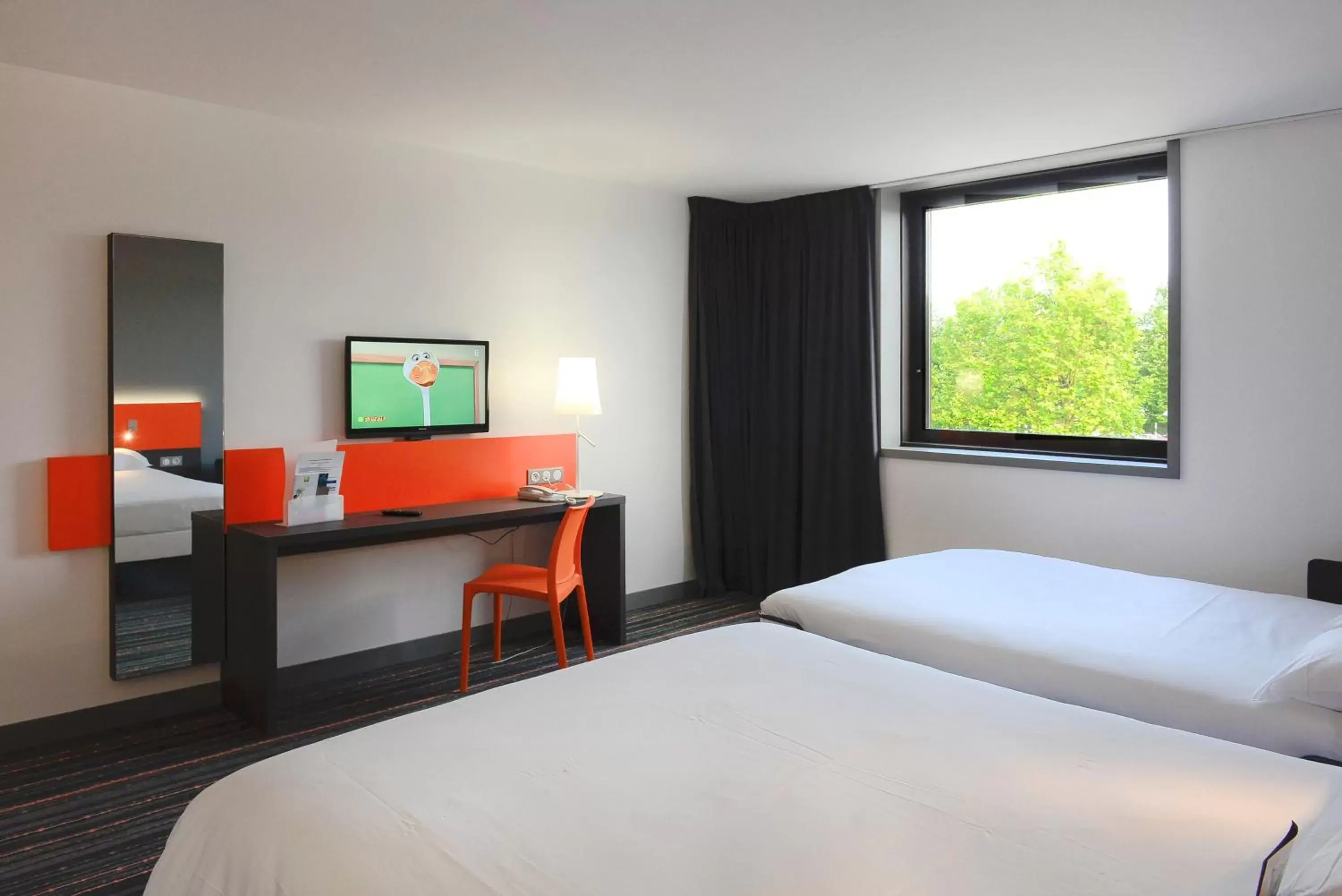 Photo of the whole room, Bed in ibis Styles Caen centre gare