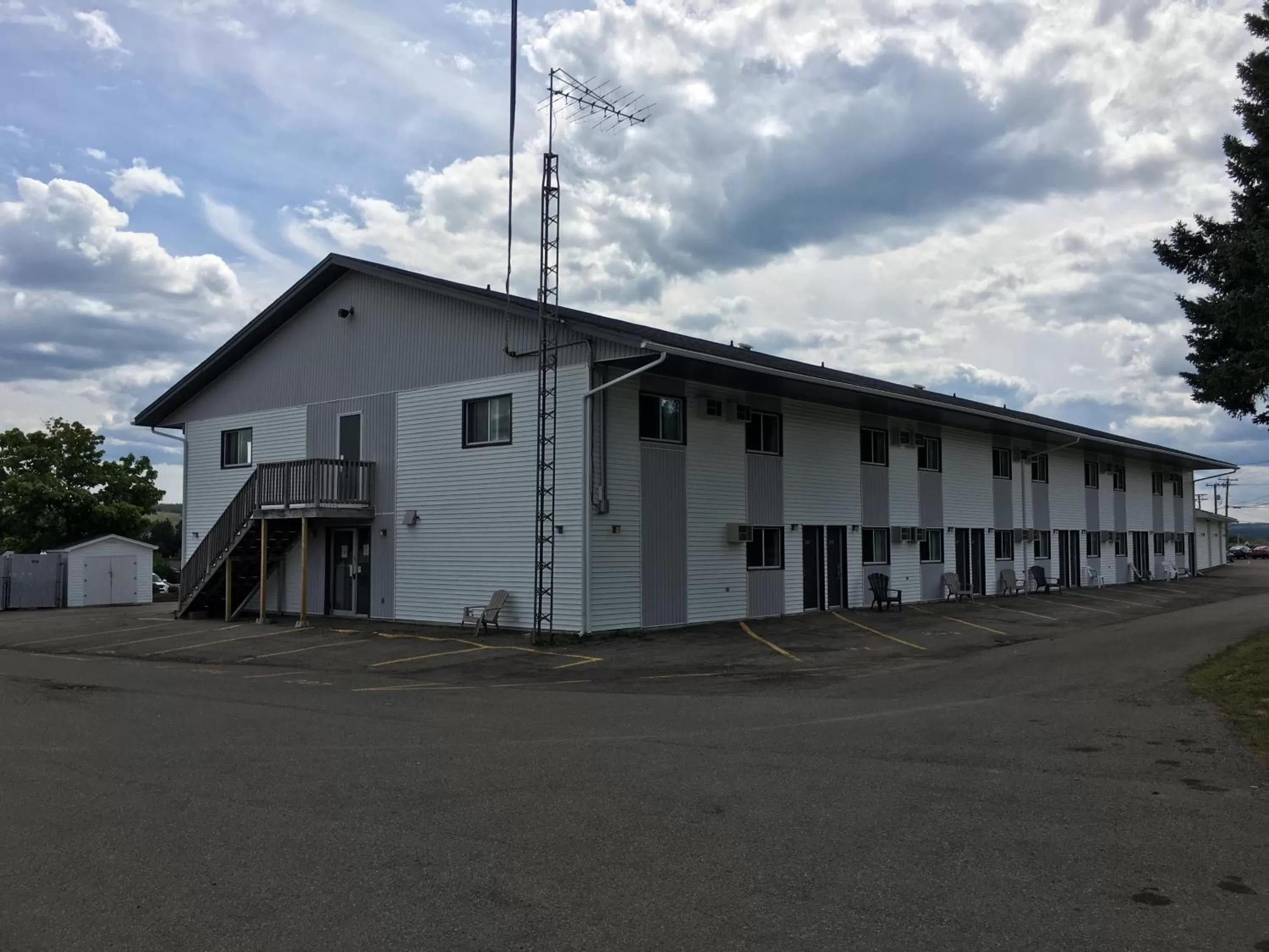 Property building, Facade/Entrance in Fairway Inn