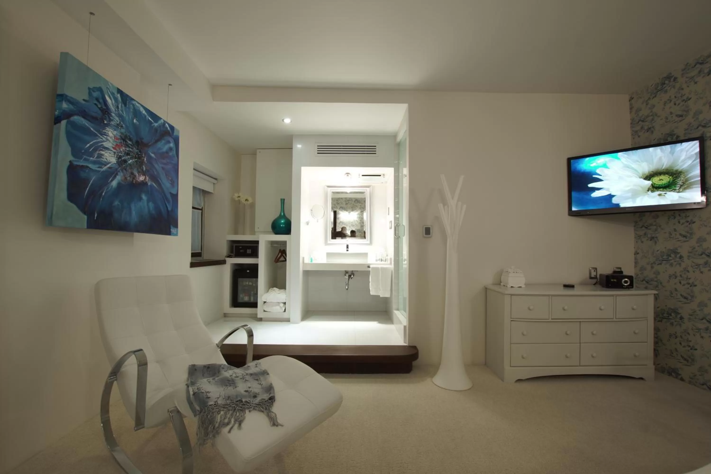 Bathroom, Bed in 1850 Hotel Boutique