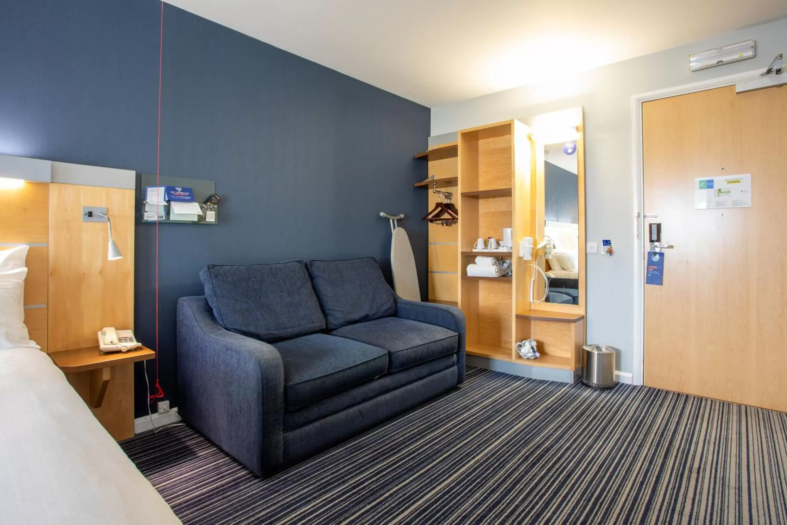 Photo of the whole room, Seating Area in Holiday Inn Express Dunfermline, an IHG Hotel