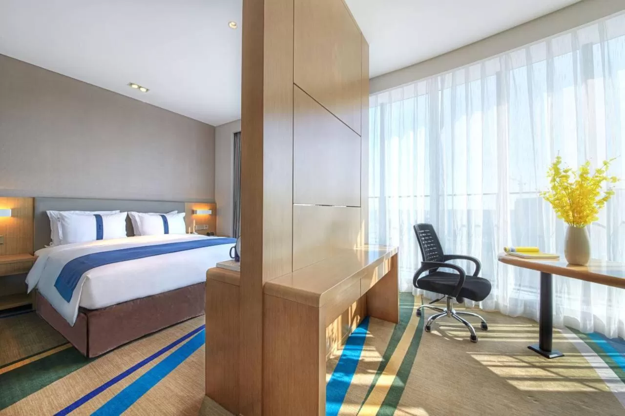 Bed in Holiday Inn Express Hangzhou East Station by IHG