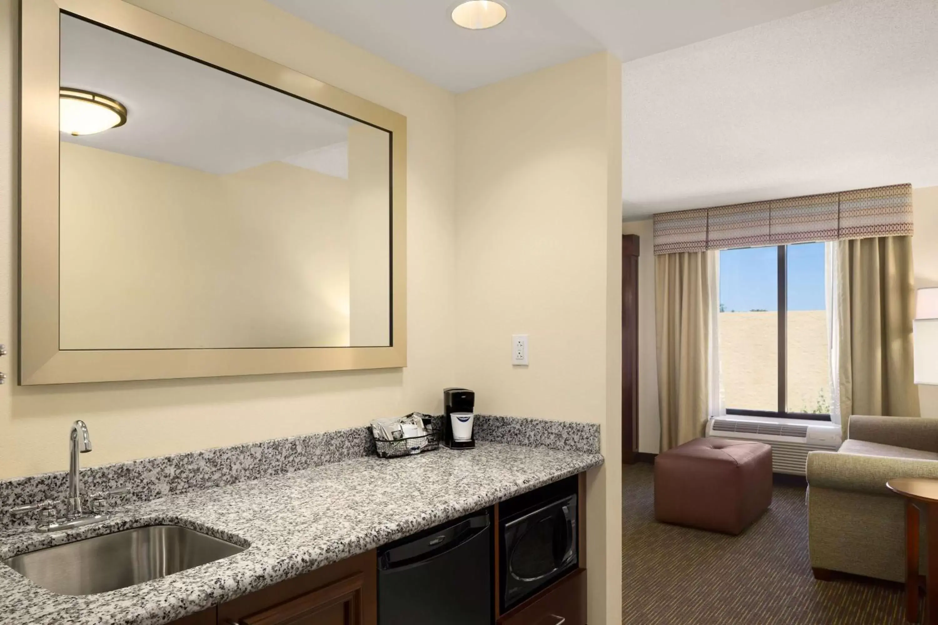 Kitchen or kitchenette, Kitchen/Kitchenette in Hampton Inn & Suites Birmingham/280 East-Eagle Point