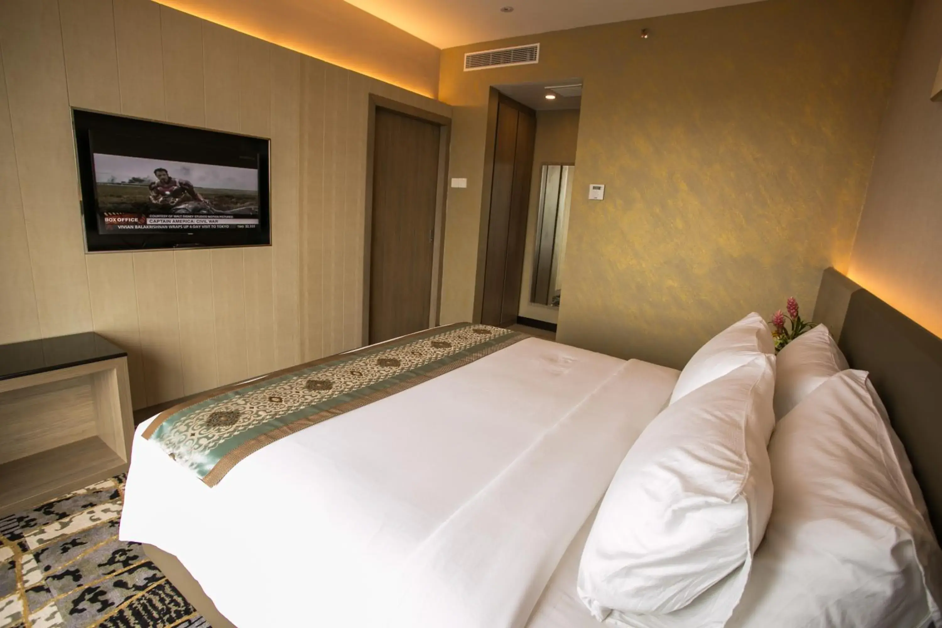 Photo of the whole room, Bed in V8 Hotel Johor Bahru