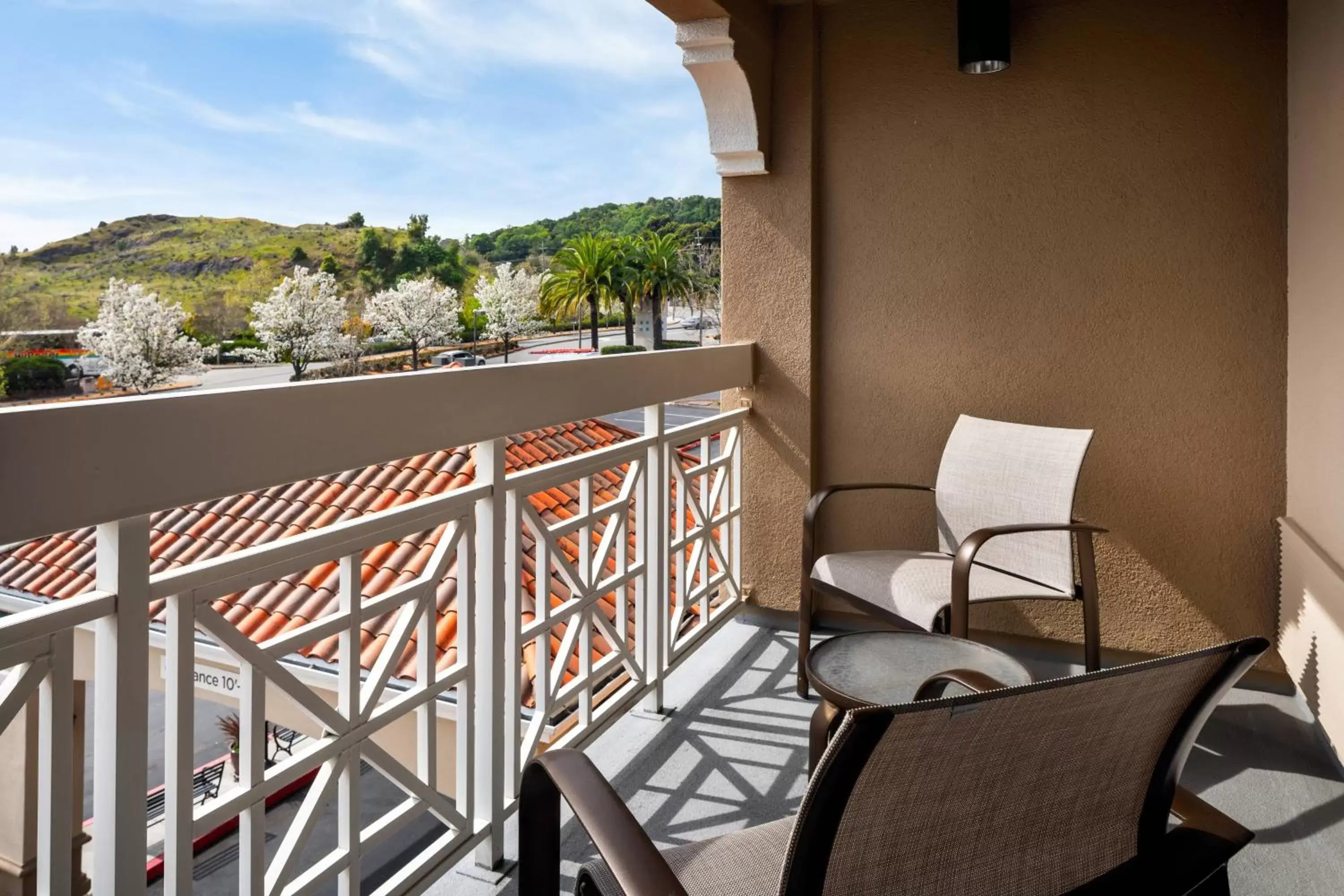 Photo of the whole room in Courtyard Novato Marin/Sonoma