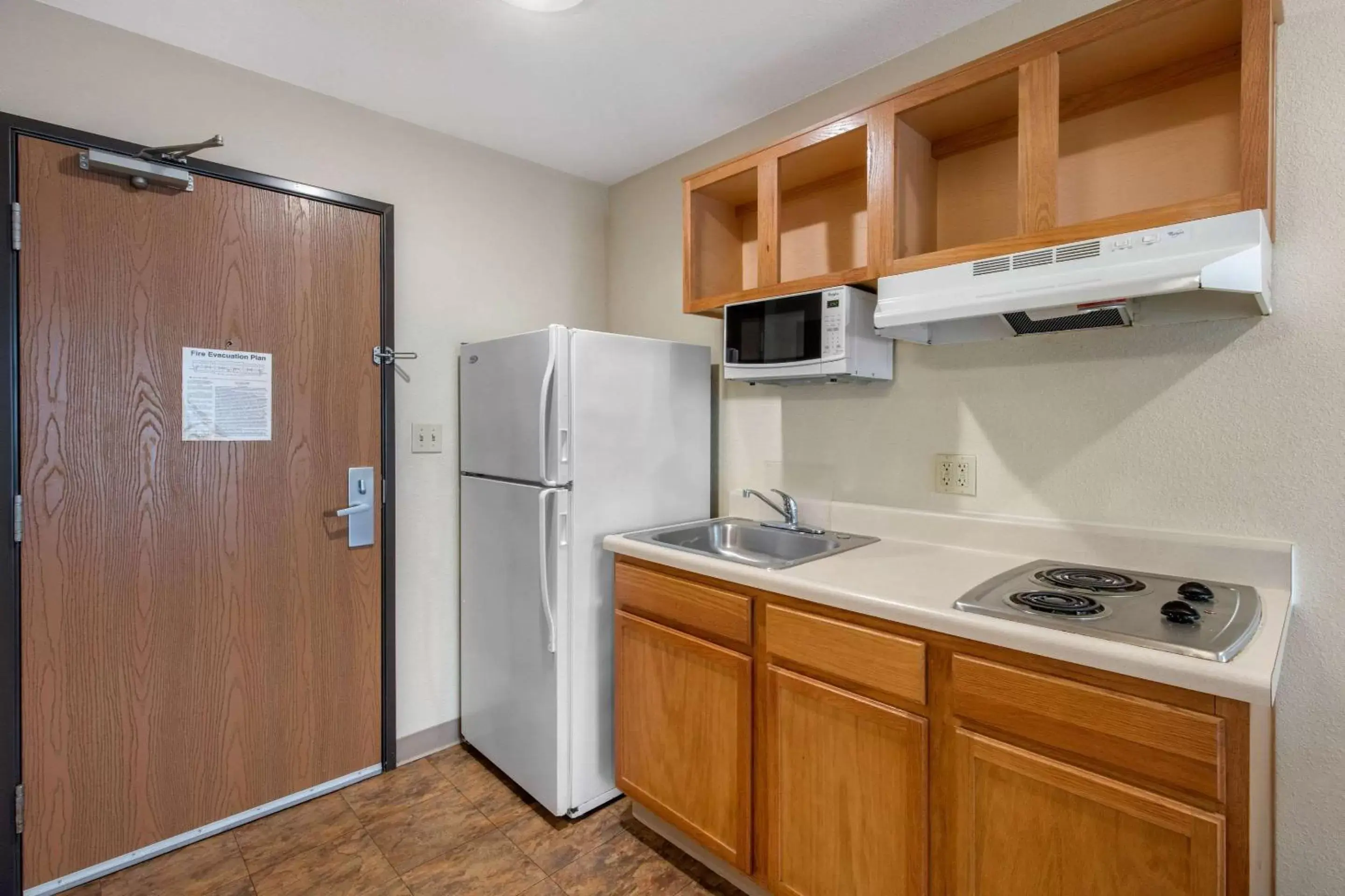 Kitchen or kitchenette, Kitchen/Kitchenette in Suburban Studios Huntsville University Area