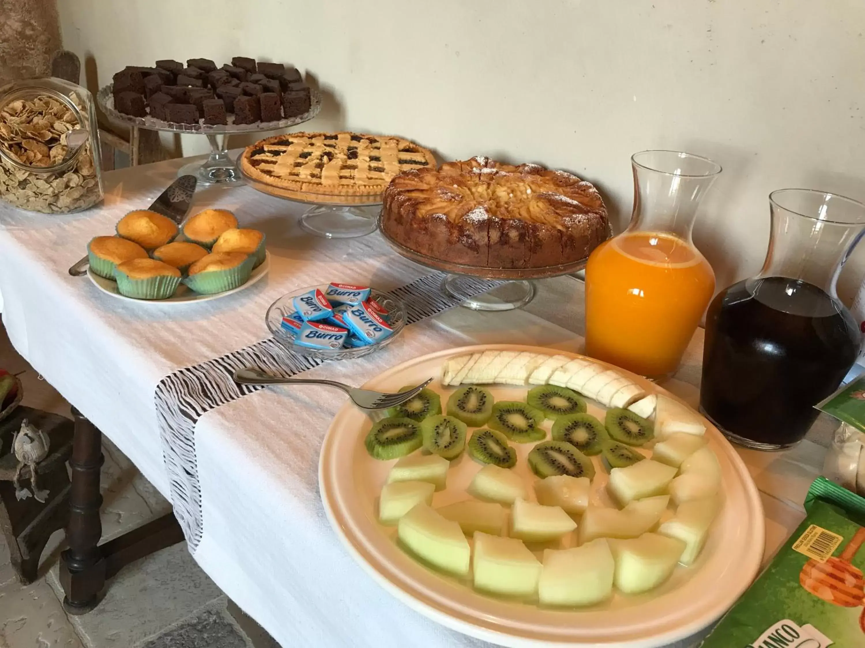 Continental breakfast, Food in Charme in Perillis