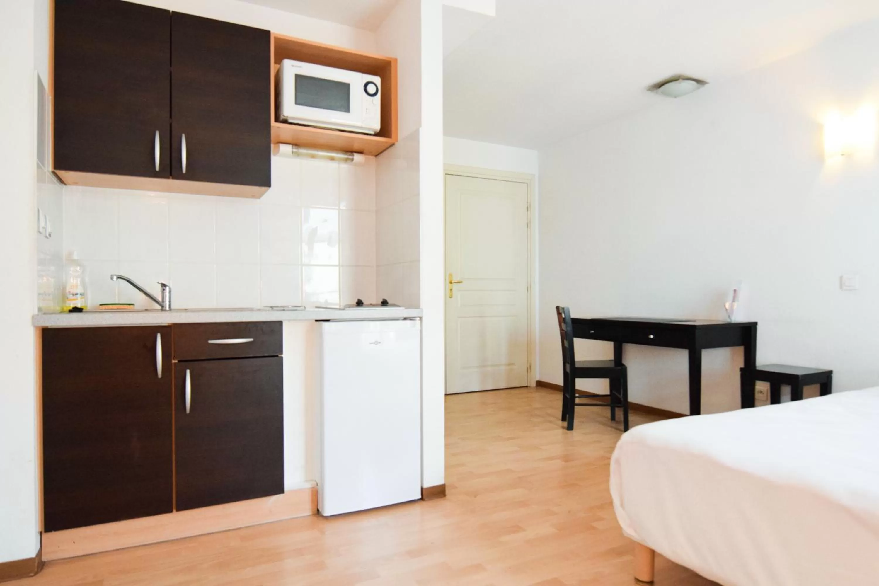 Kitchen or kitchenette in Residhotel Mulhouse Centre