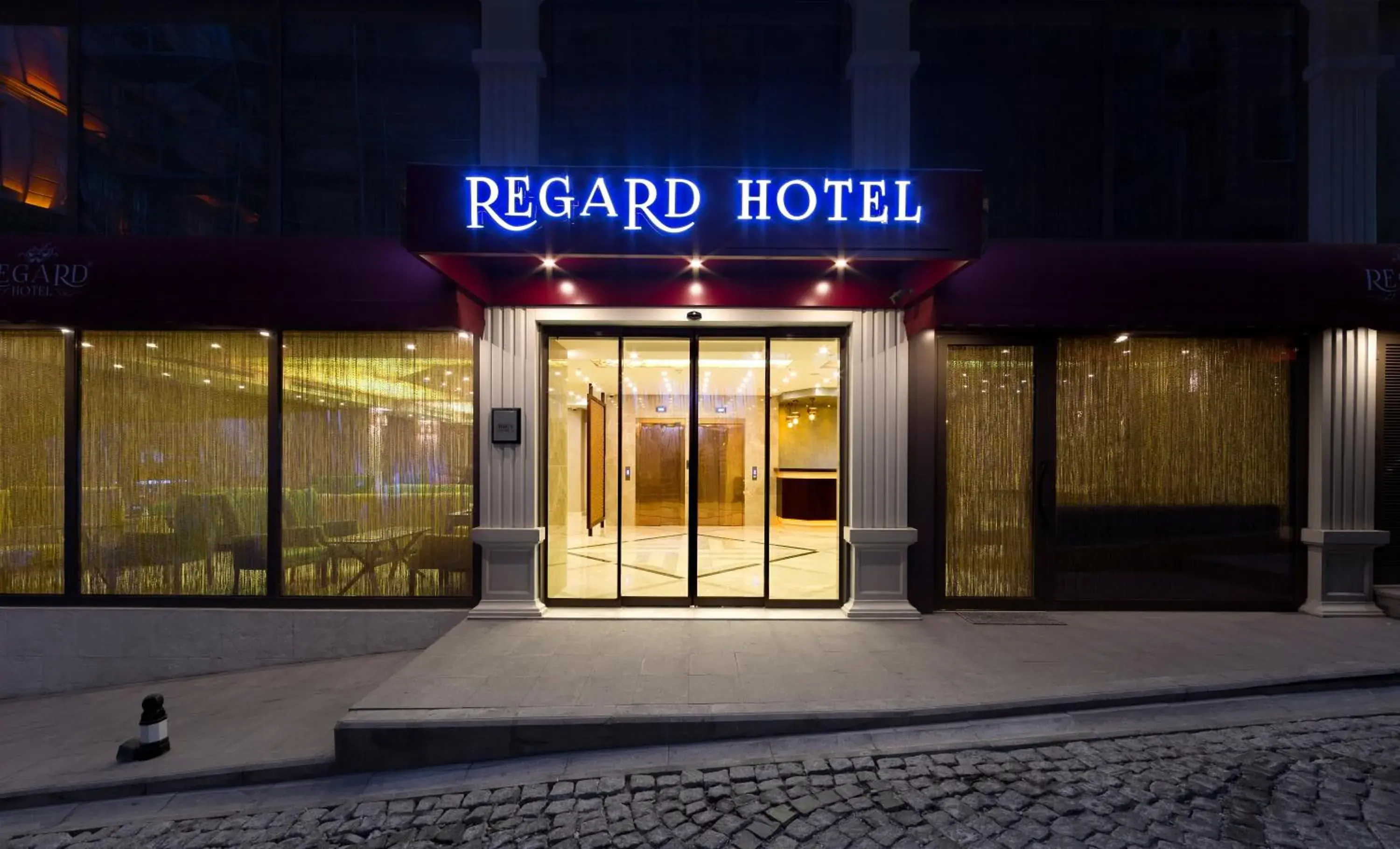 Facade/entrance in Regard Hotel