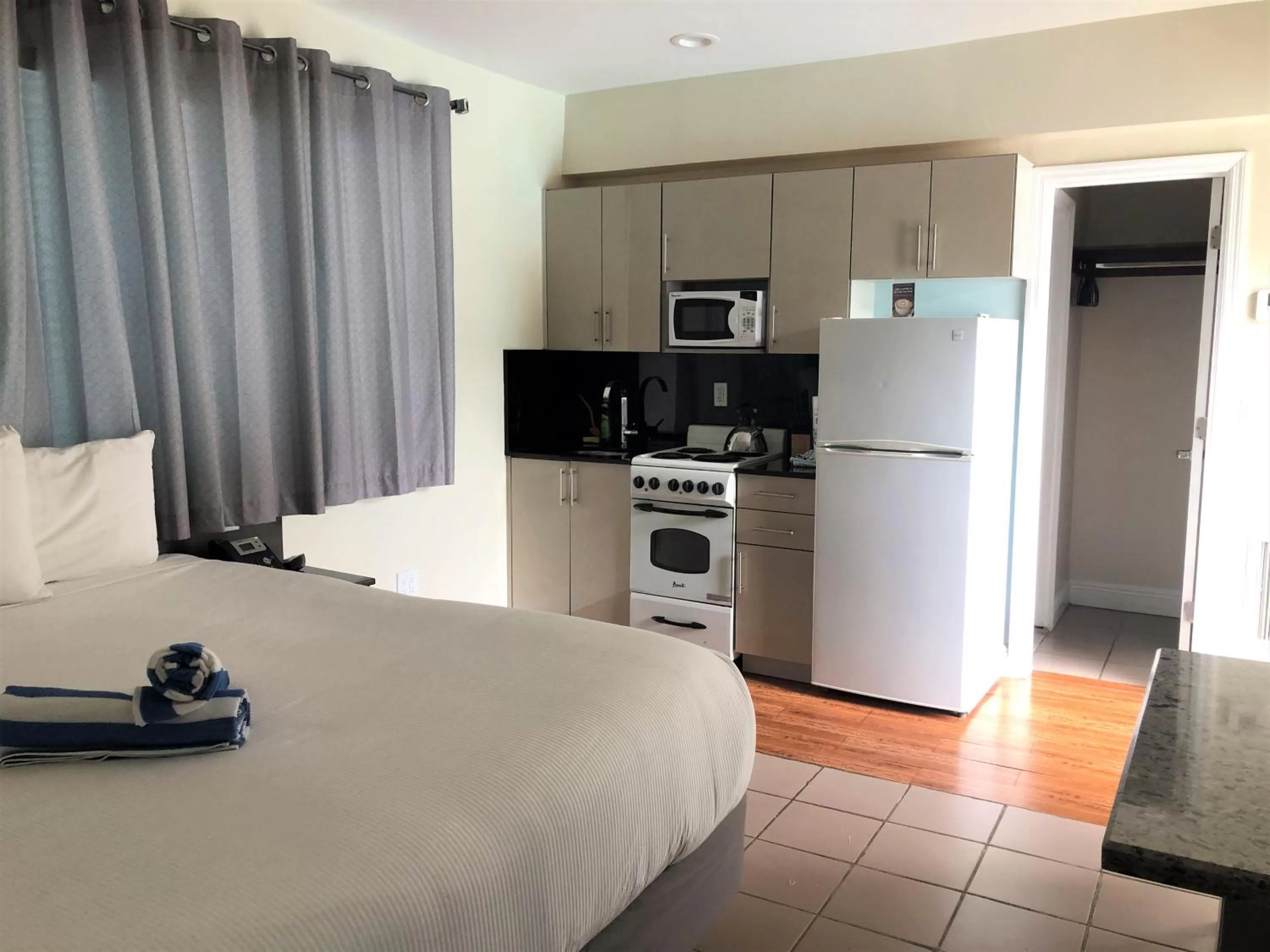 Kitchen or kitchenette, Bed in Caribbean Resort Suites