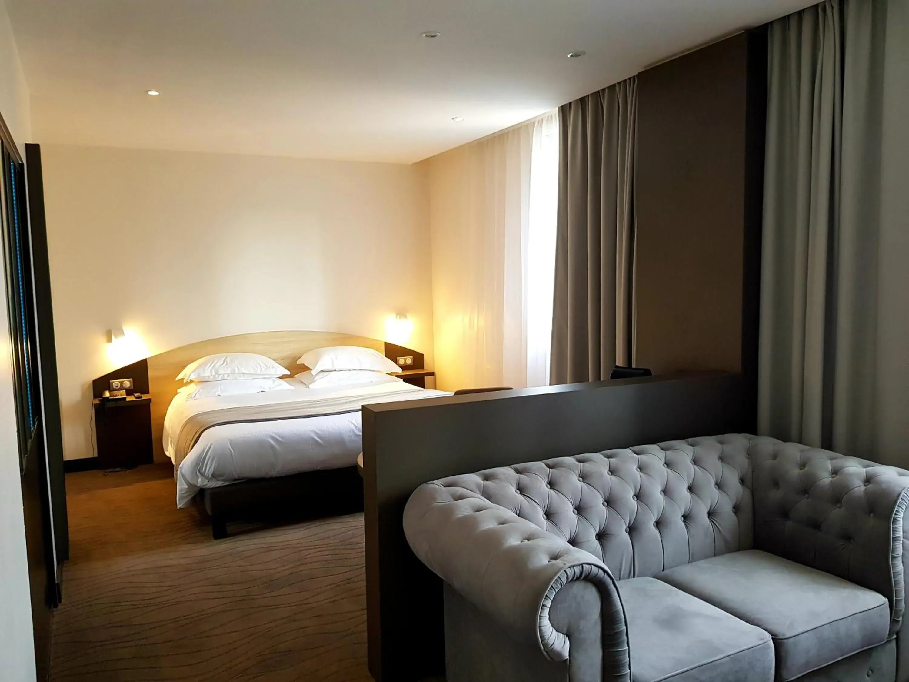 Bed in Brit Hotel de Grignan Vichy