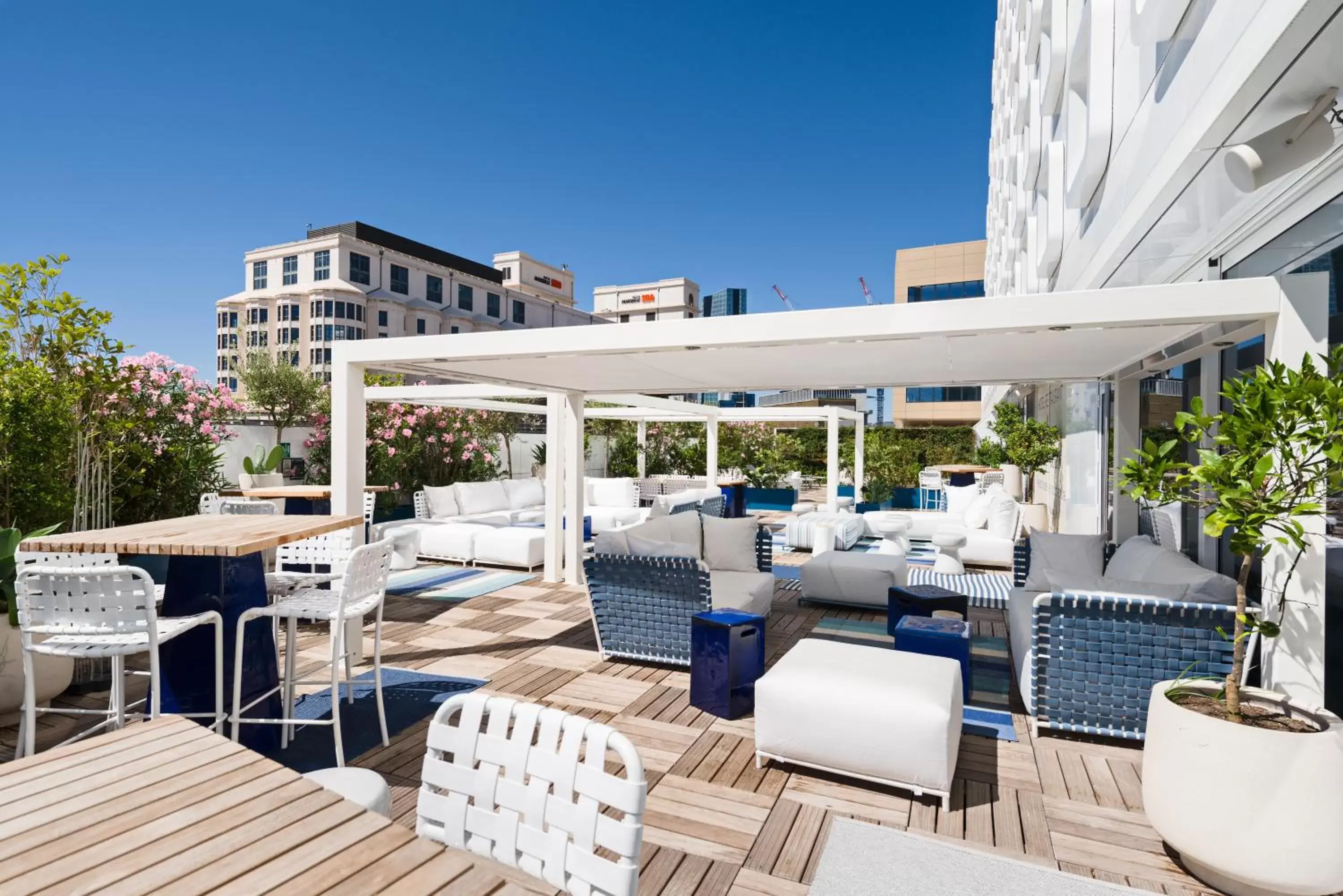 Balcony/Terrace, Restaurant/Places to Eat in Golden Tulip Marseille Euromed