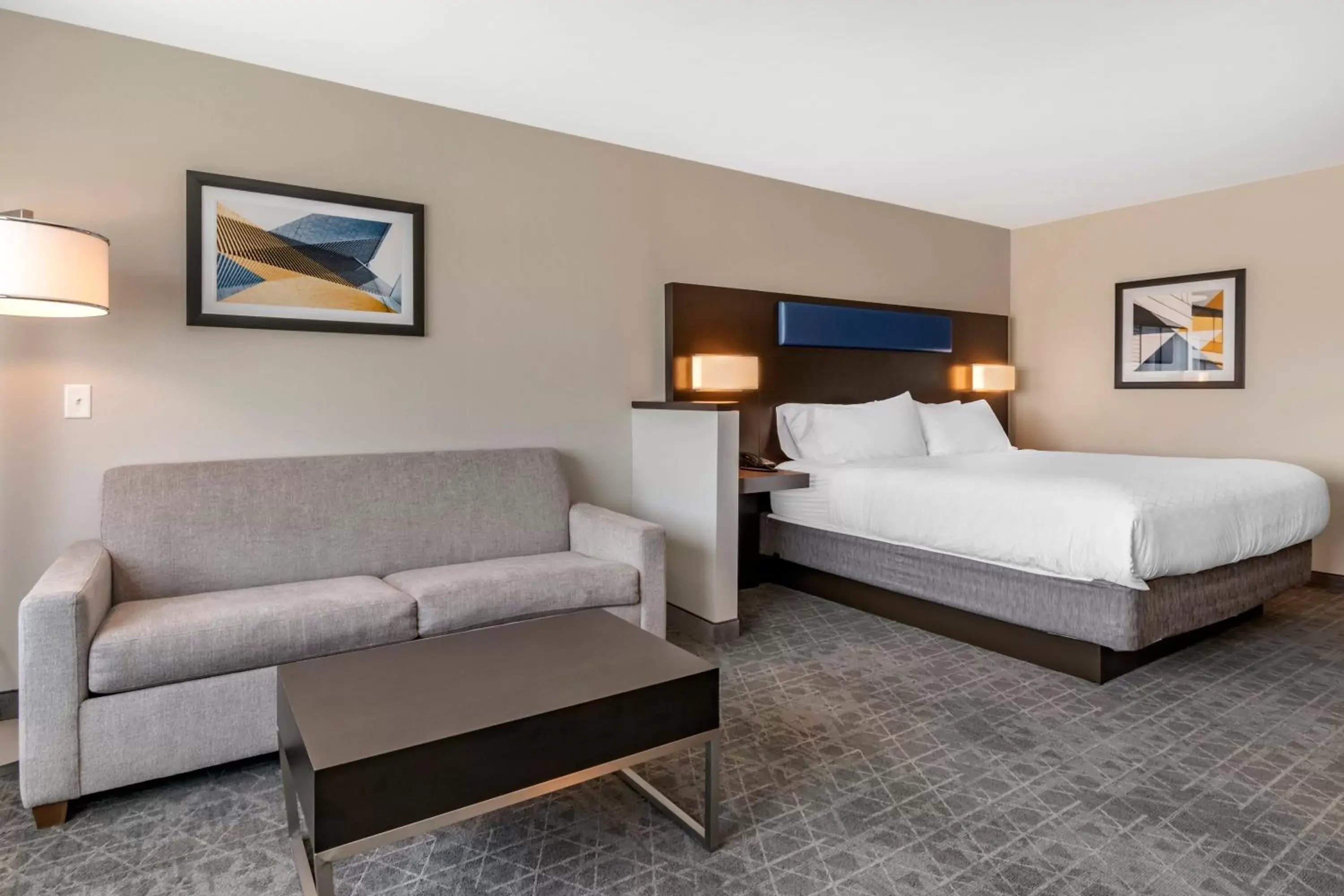 Bedroom in Holiday Inn Express & Suites - Lancaster - Mount Joy, an IHG Hotel