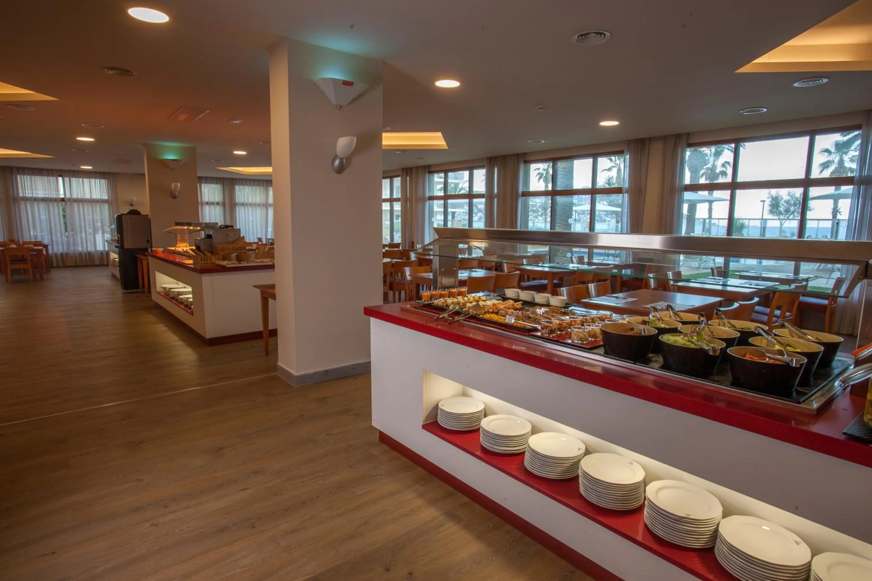 Restaurant/places to eat in Hotel Monterrey Roses by Pierre & Vacances