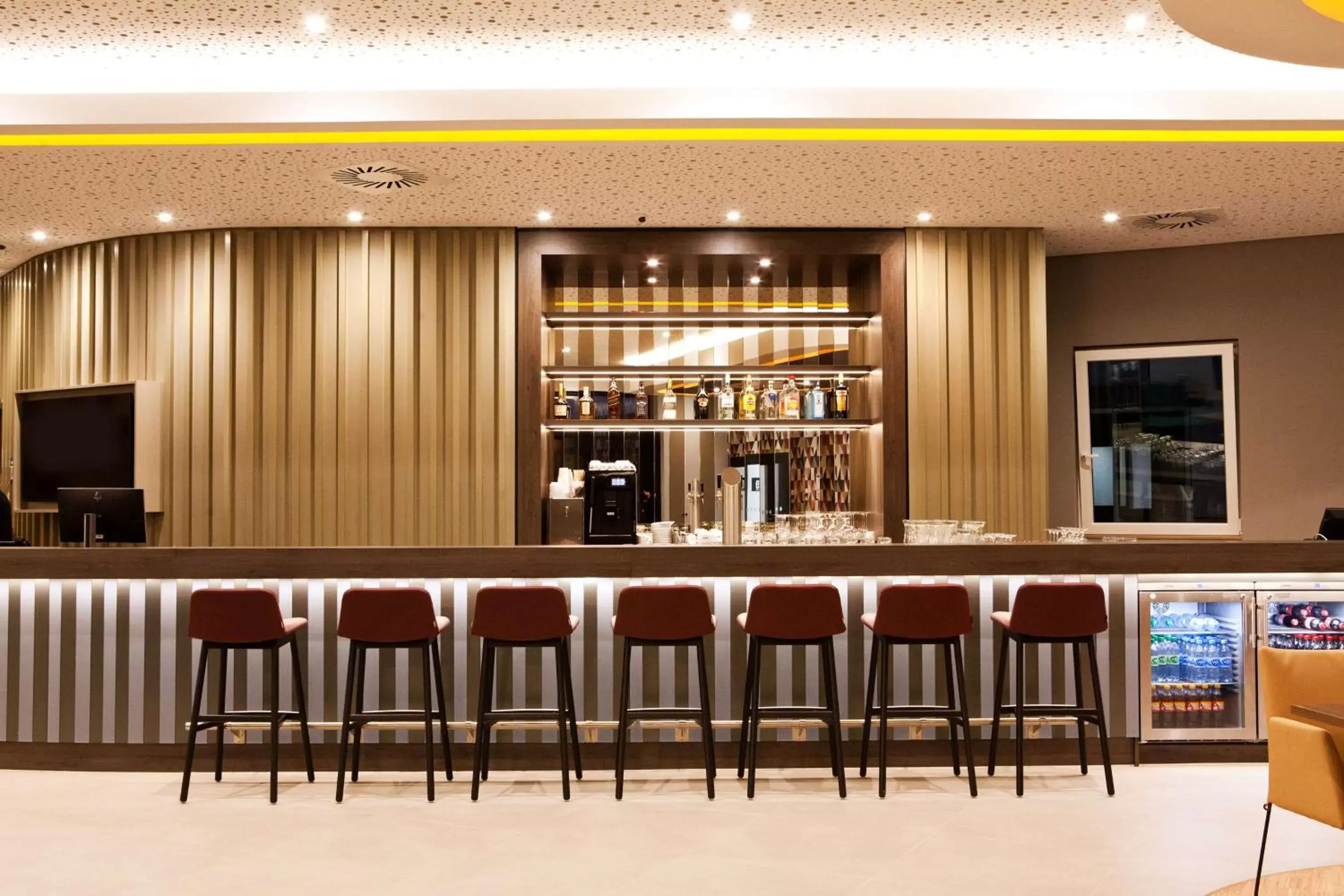 Lounge or bar, Lounge/Bar in Hampton By Hilton Vienna Messe