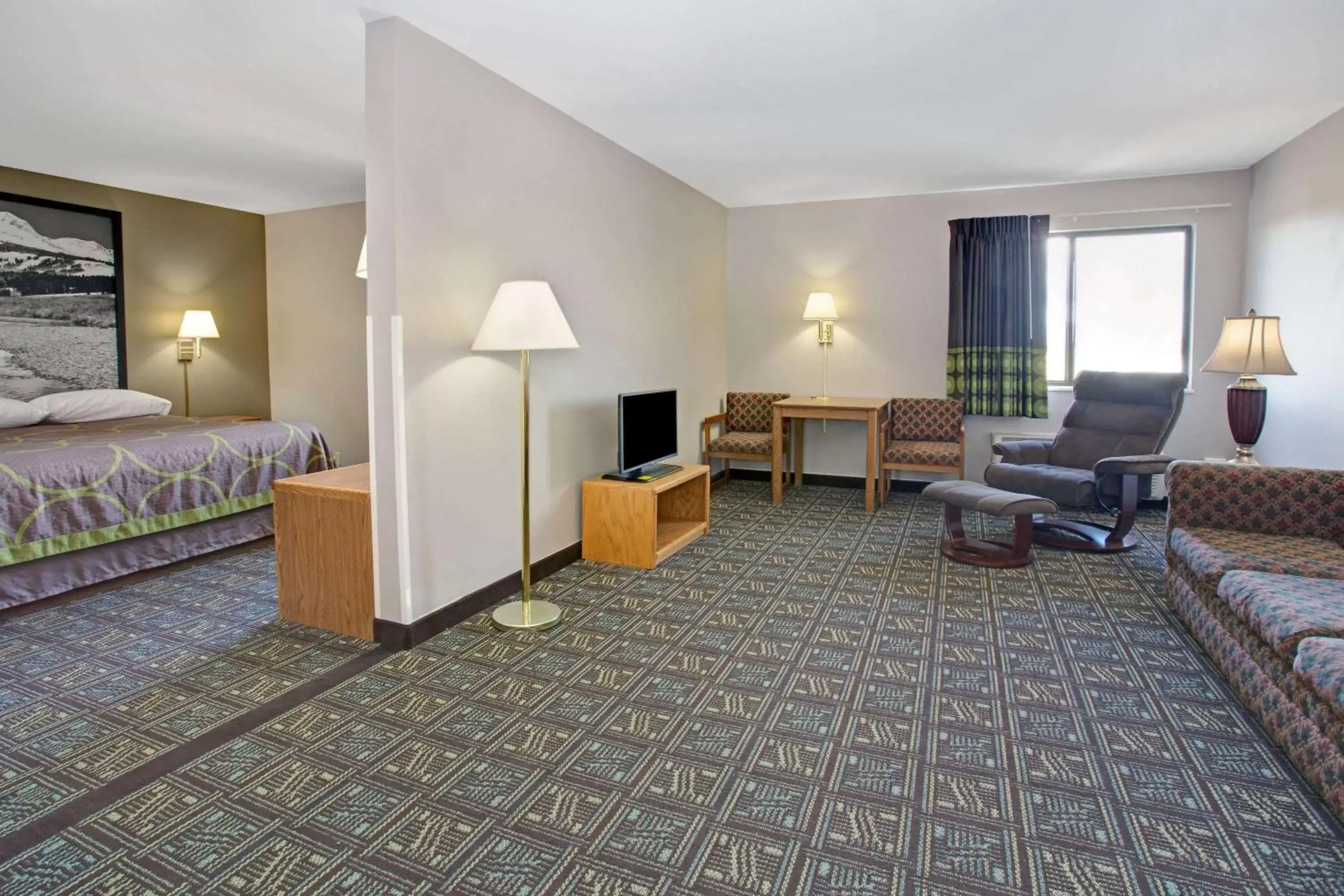 Photo of the whole room, Seating Area in Super 8 by Wyndham Fort Collins