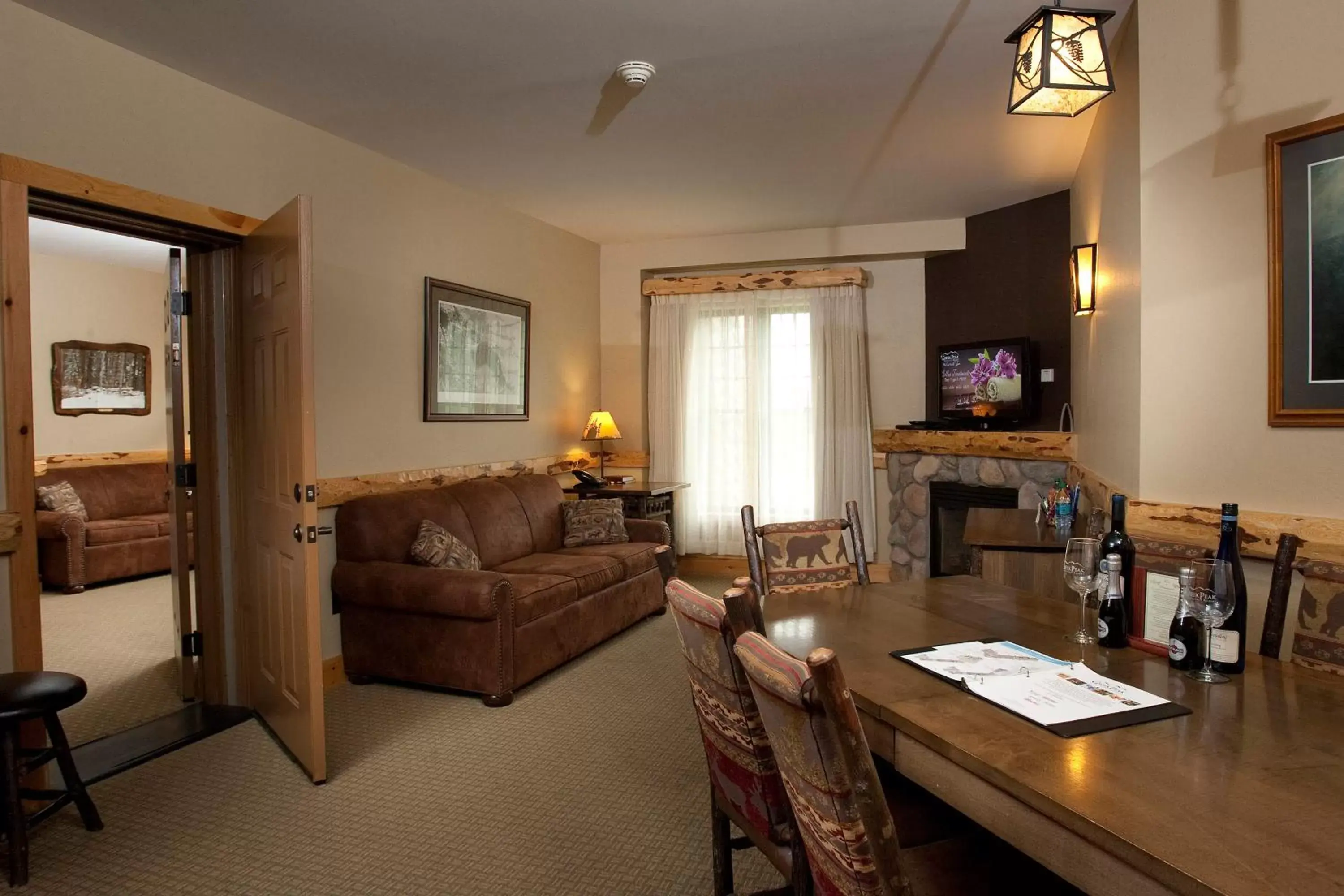 Two-Bedroom Apartment in Hope Lake Lodge & Indoor Waterpark