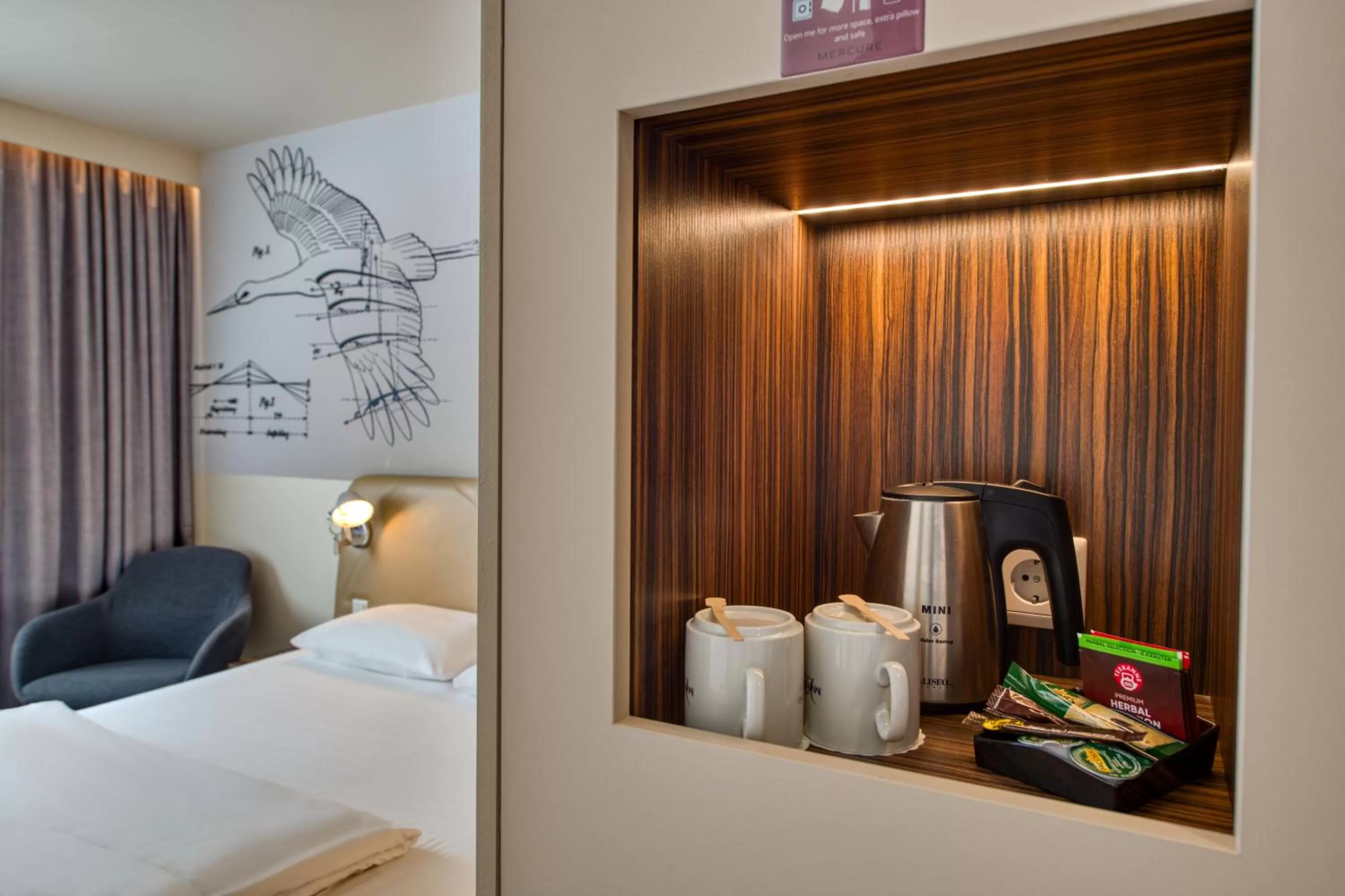 Staff, Bed in Mercure Hotel Berlin City