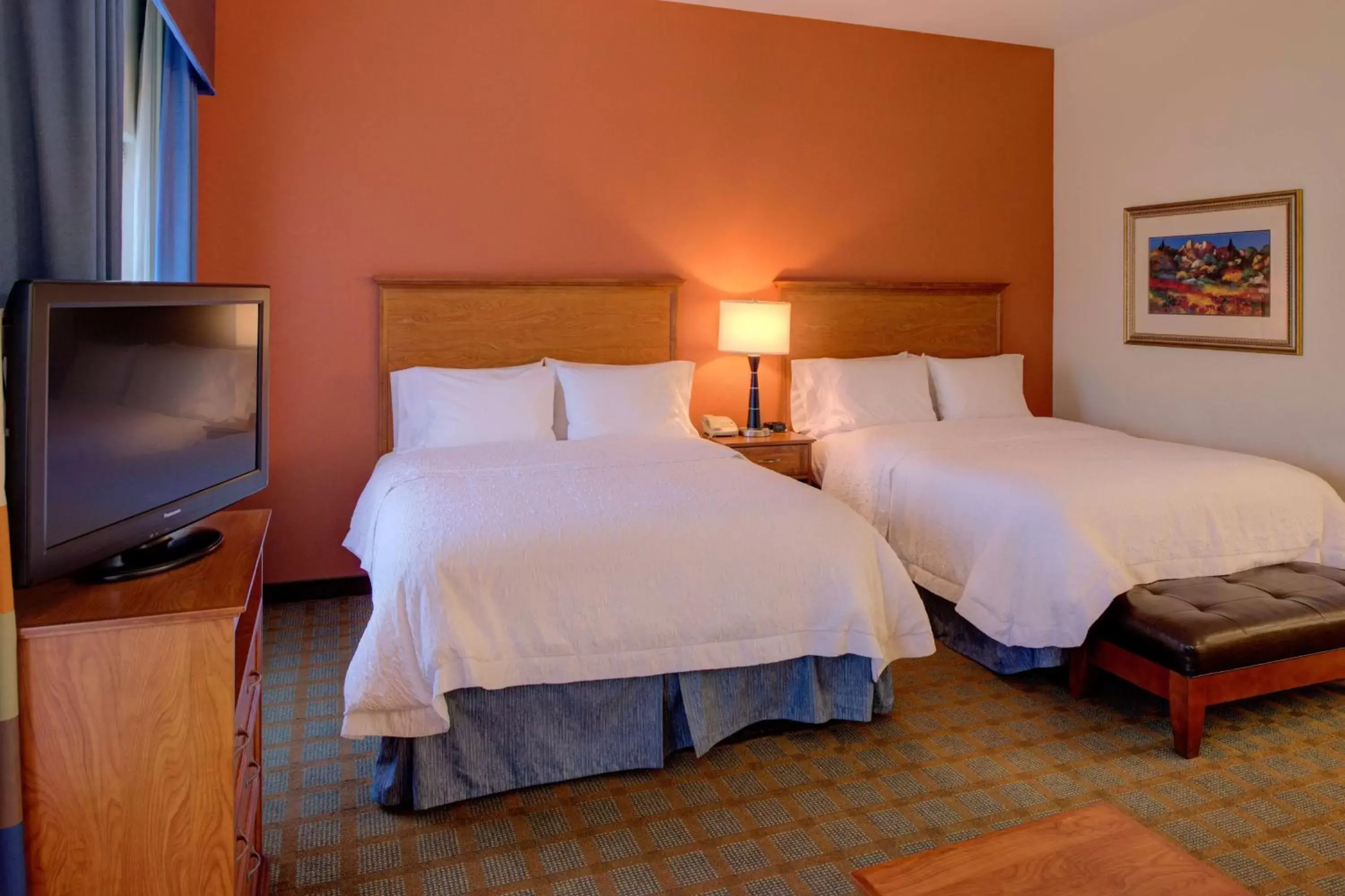 Bedroom, Bed in Hampton Inn & Suites Ontario