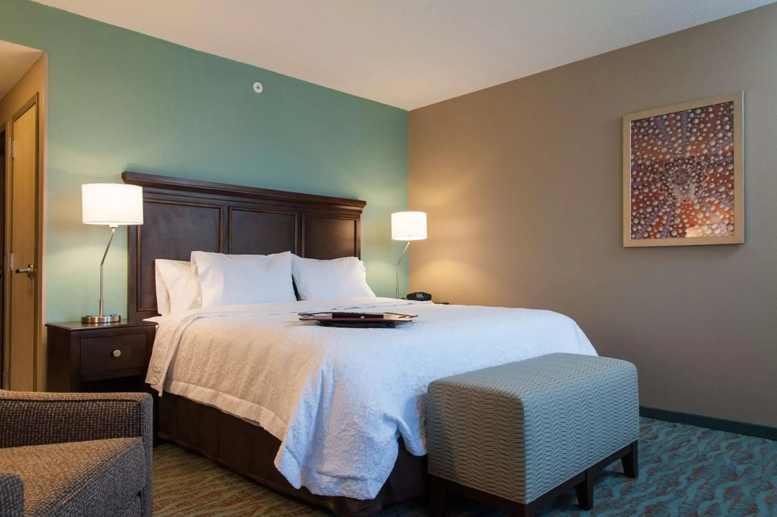 Bed in Hampton Inn & Suites Gulfport
