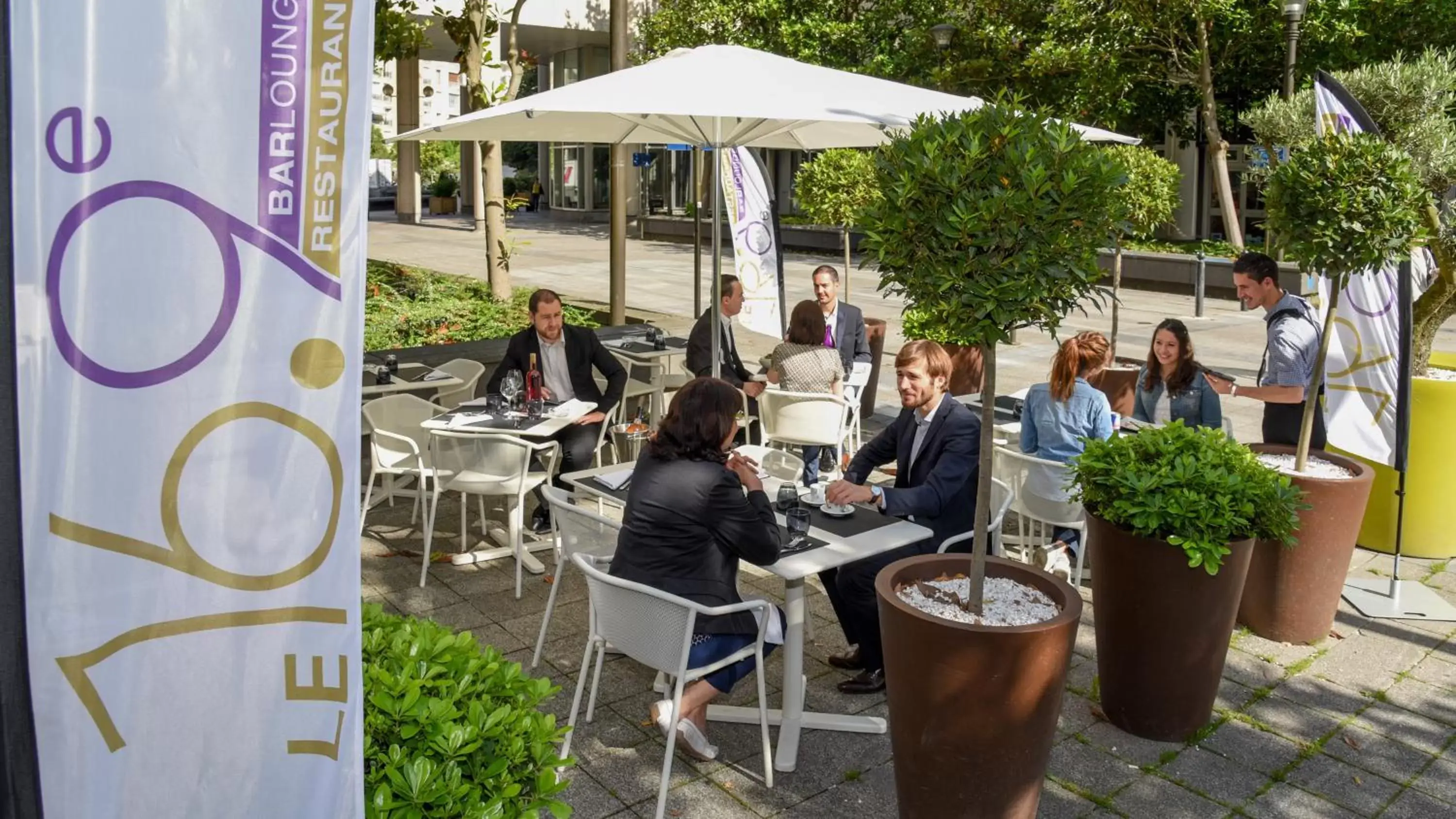 Balcony/Terrace, Restaurant/Places to Eat in Hotel Mercure Paris Boulogne