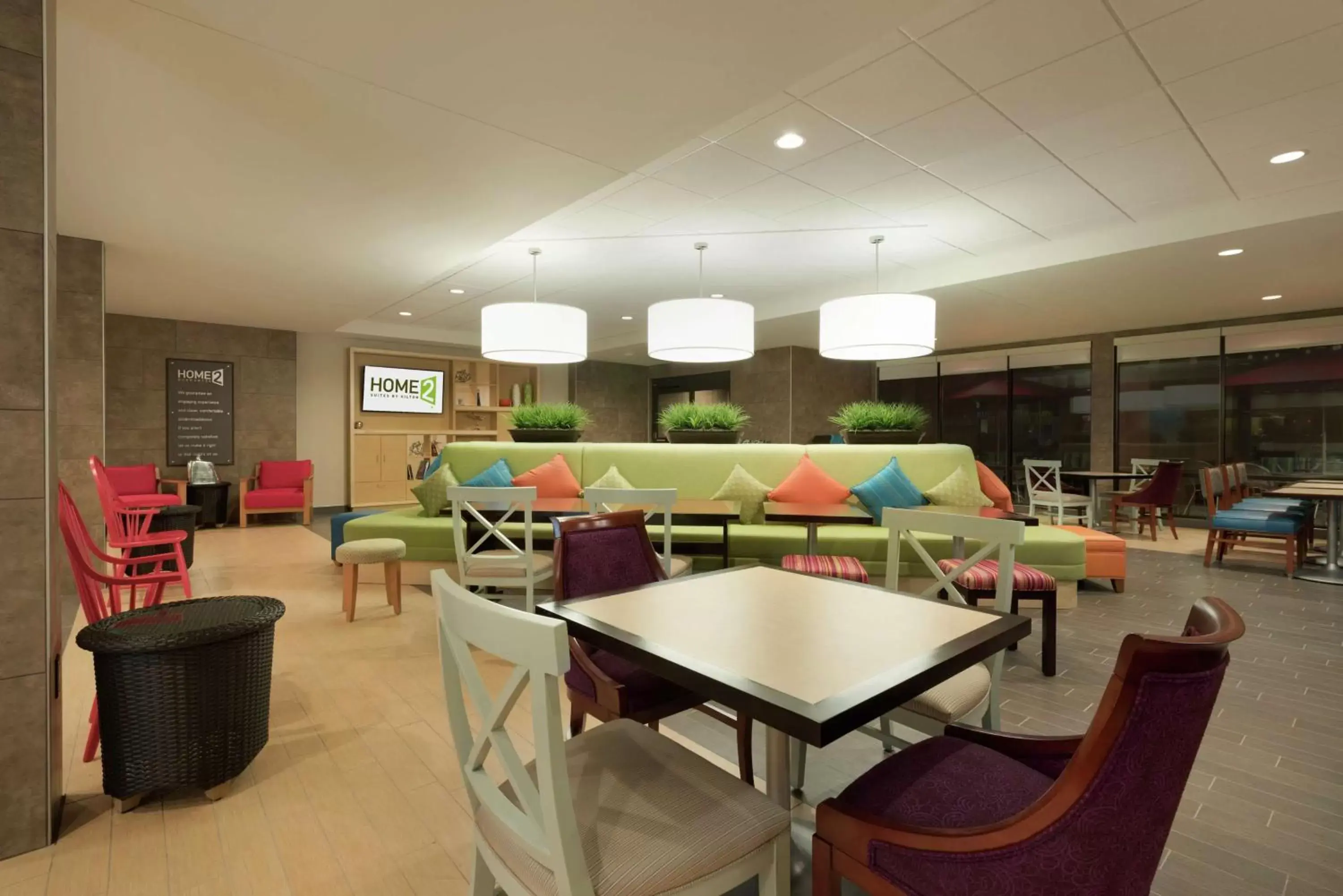 Lobby or reception, Restaurant/Places to Eat in Home2 Suites by Hilton Milwaukee Airport