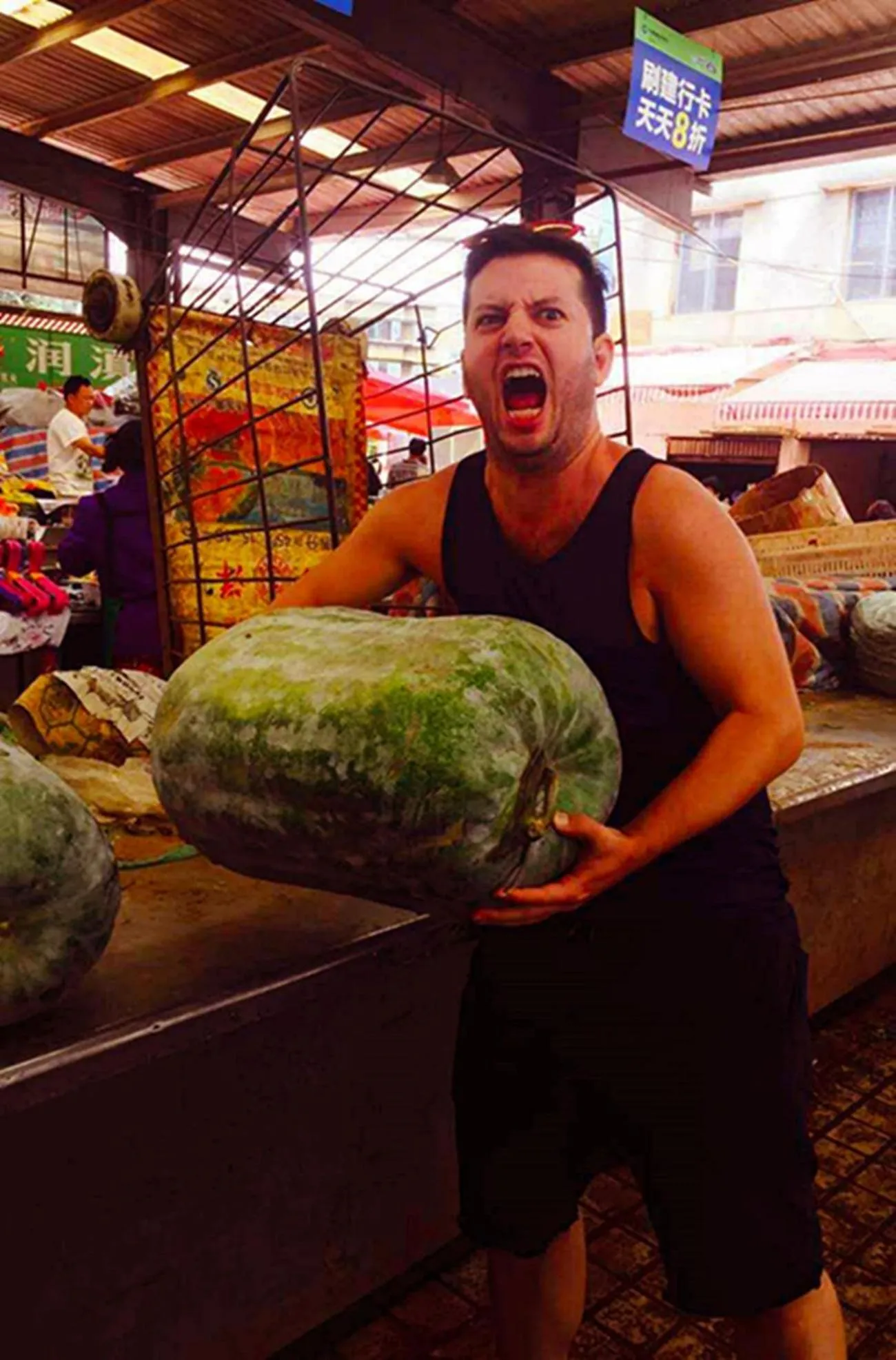 Neighbourhood in The Cloudland International Youth Hostel Close to the city center,15 min walks to the subway, Close to the night market, old street, green lake, English-speaking service, free Activity convenient payment and visa cards are accepted