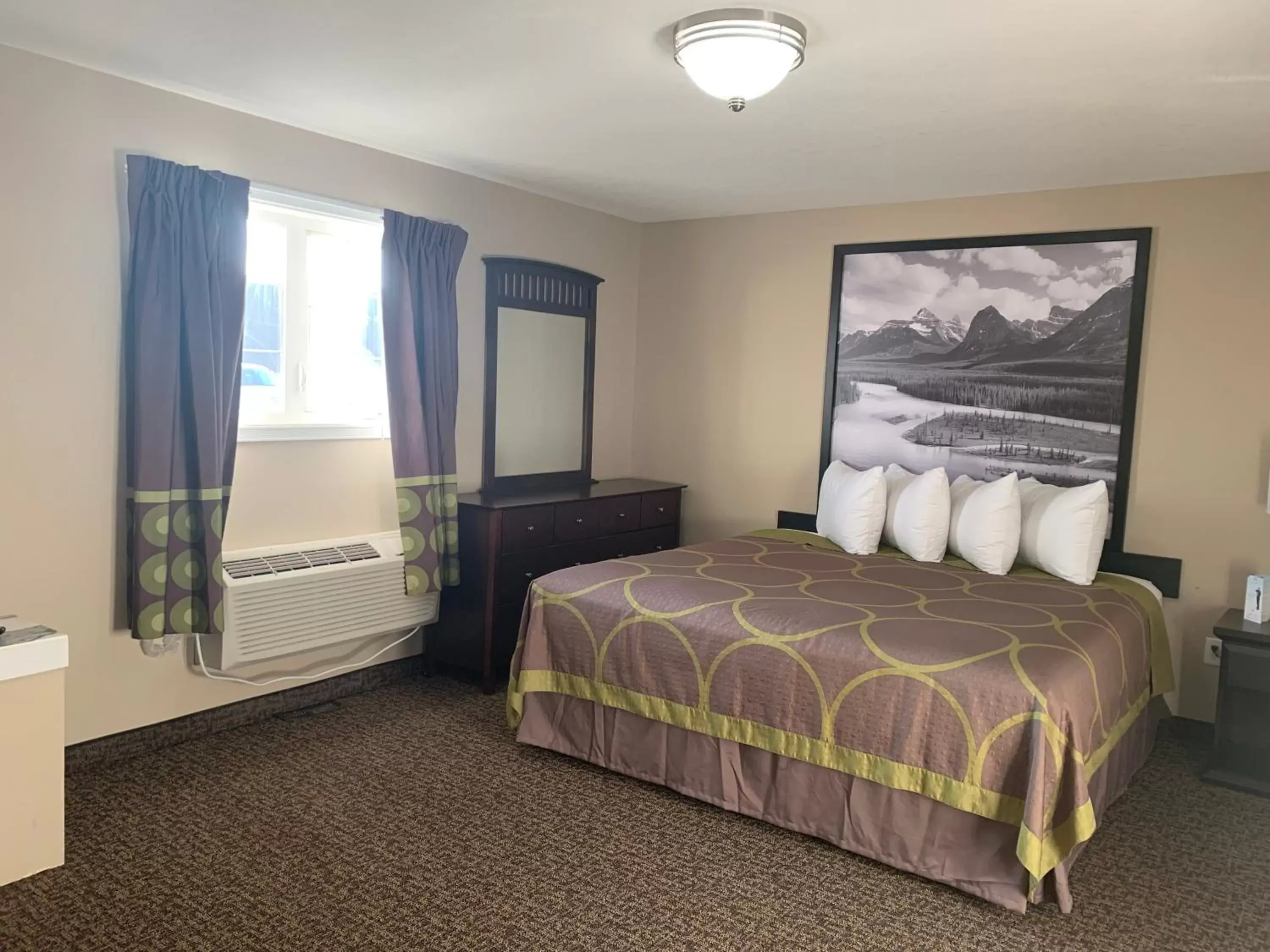 Bedroom, Bed in Super 8 by Wyndham Fort McMurray