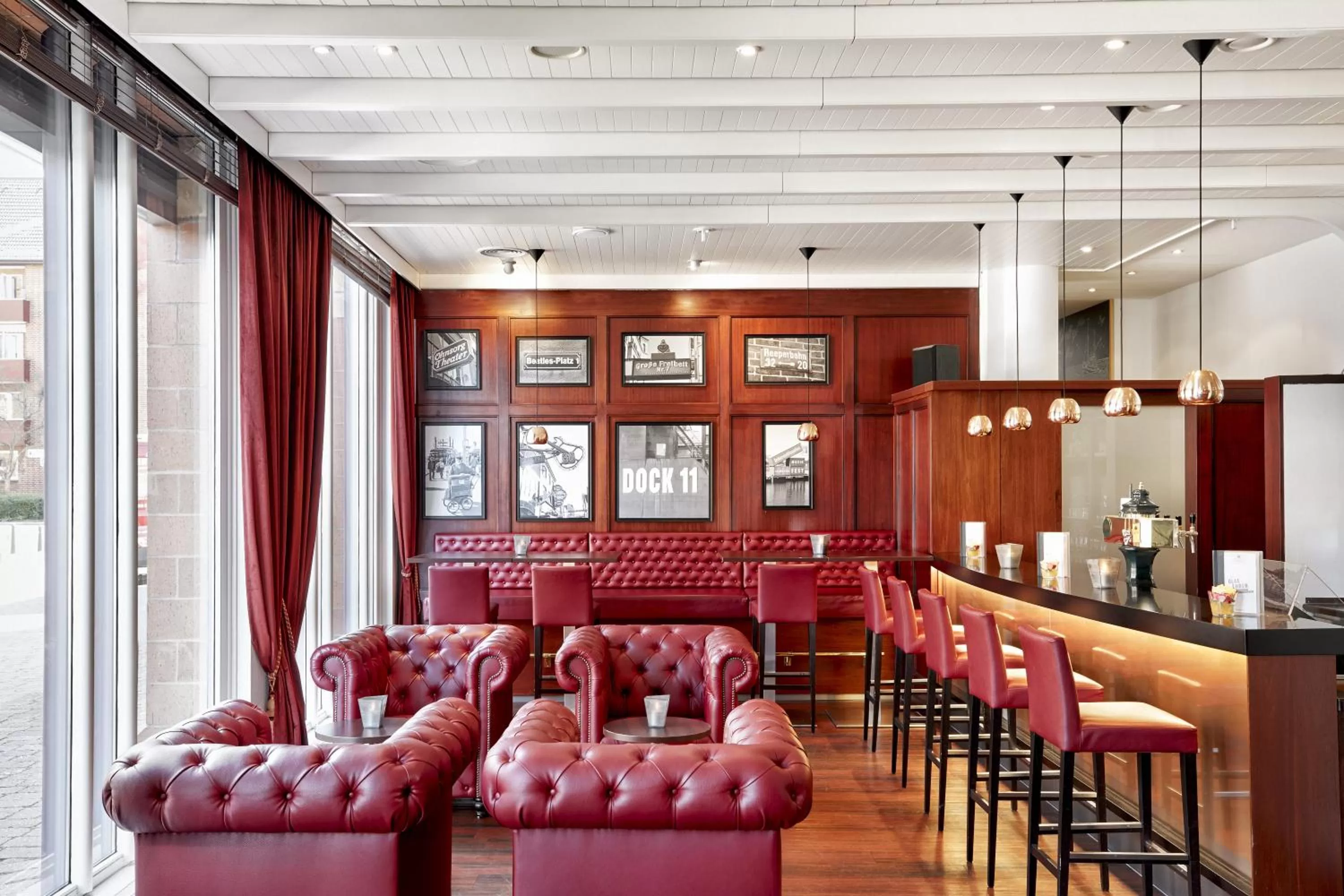 Lounge or bar in H4 Hotel Hamburg Bergedorf, Trademark Collection by Wyndham