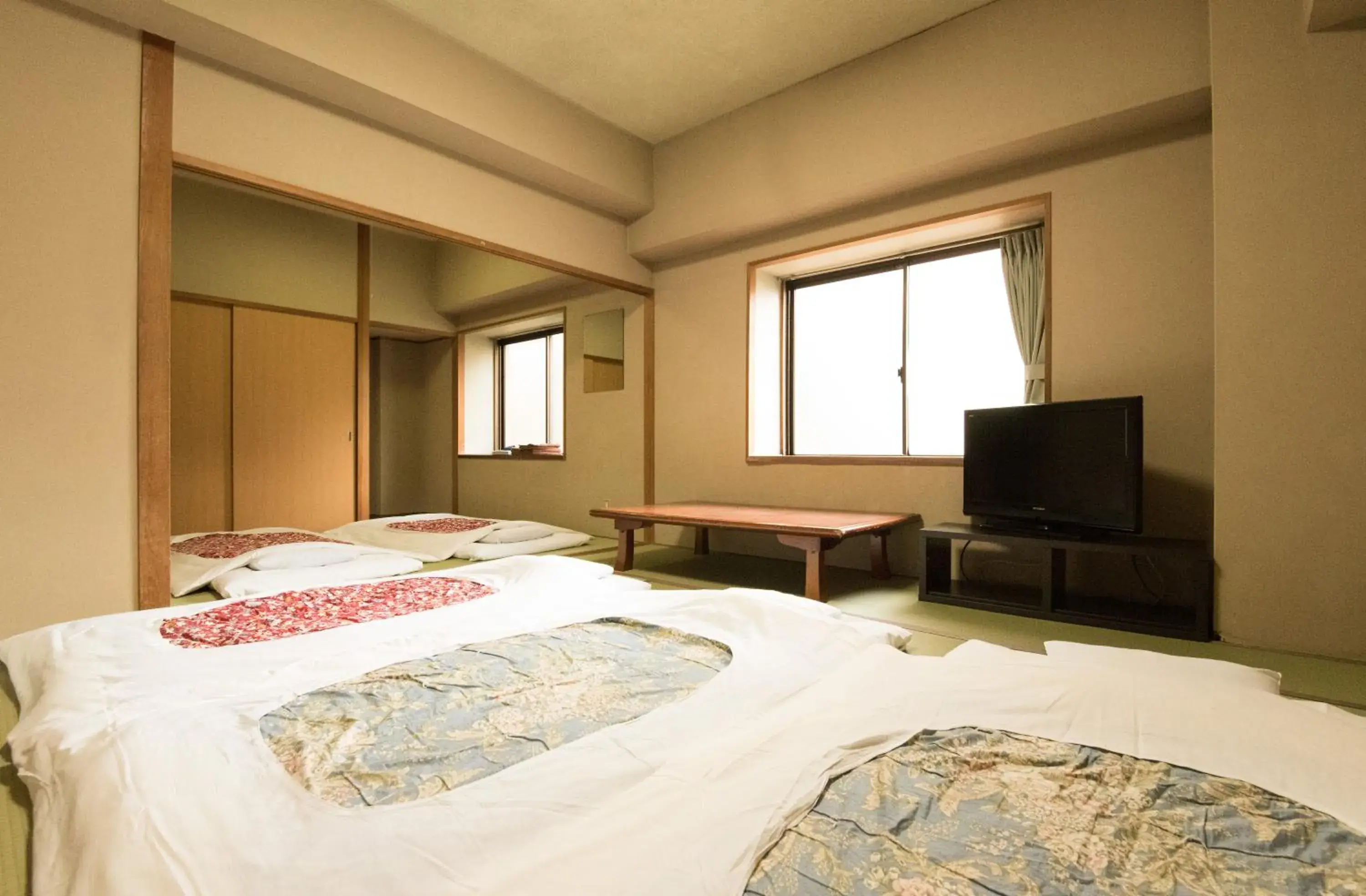 Bedroom, Bed in Kyoto Travellers Inn