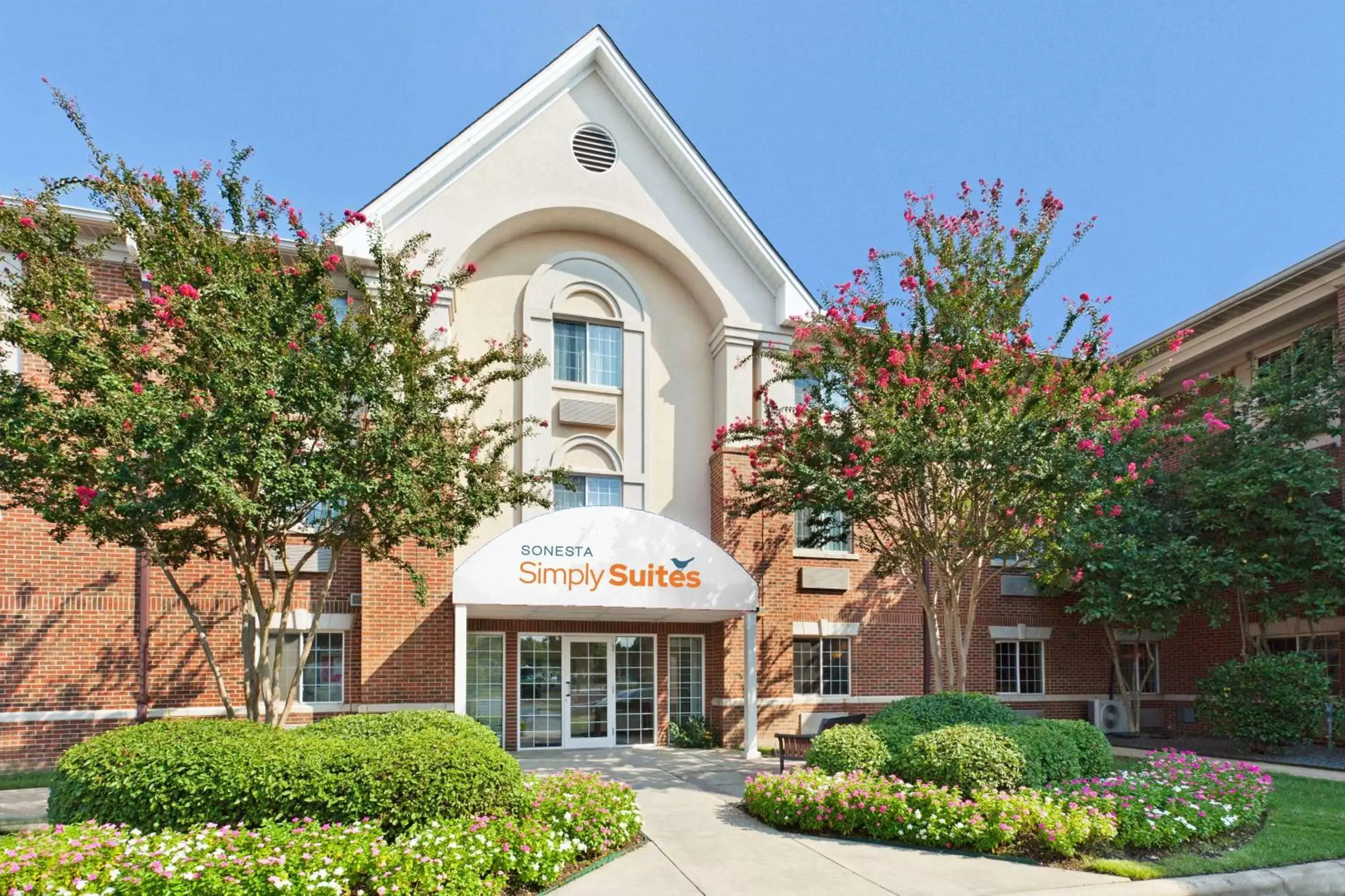 Property building in Sonesta Simply Suites Charlotte University Property building in Sonesta Simply Suites Charlotte University