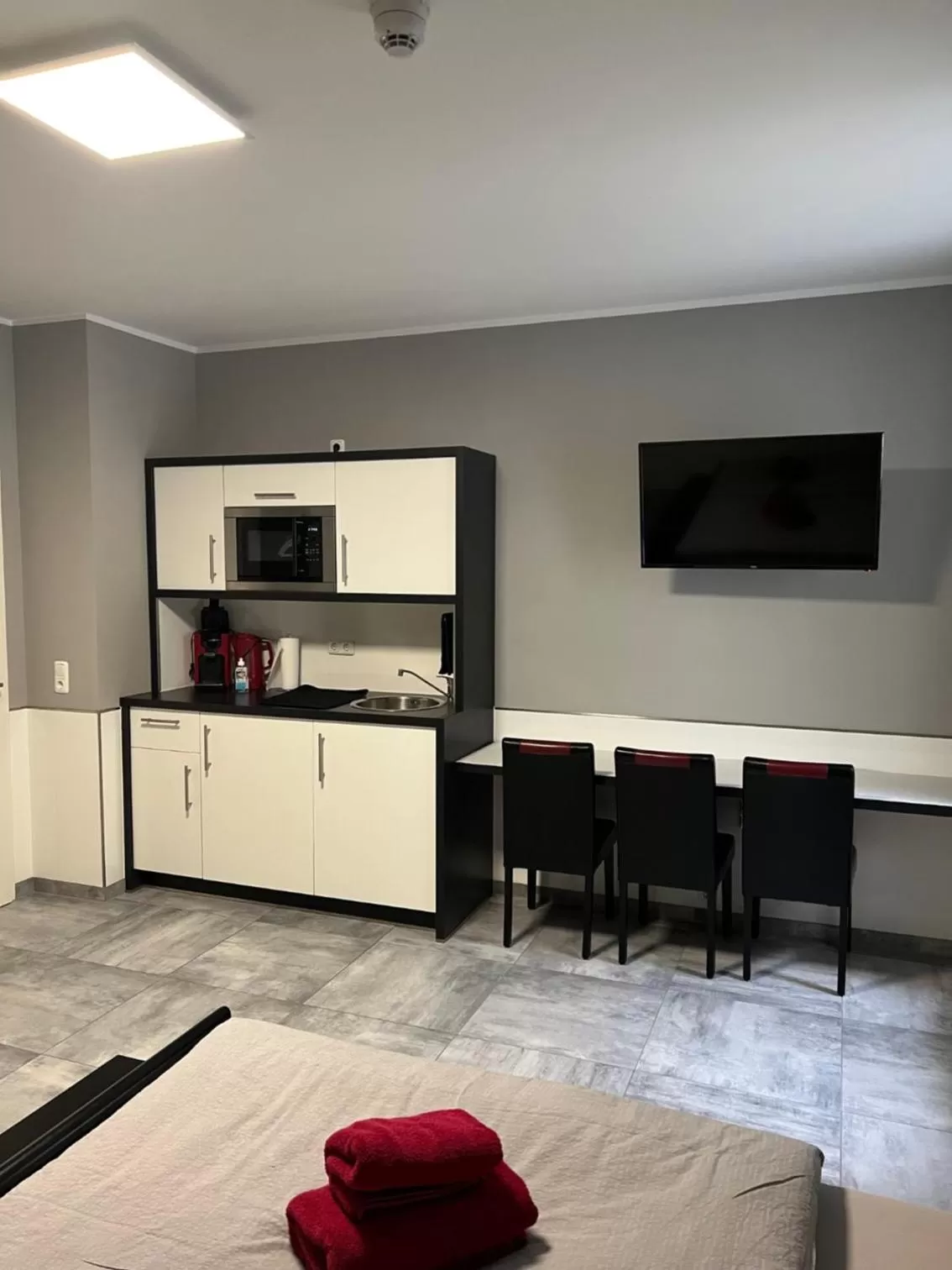 Kitchen or kitchenette in Garni Hotel Eastside