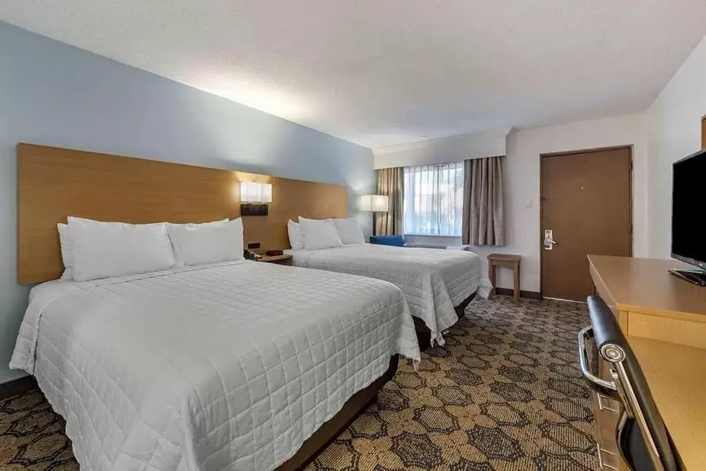 Bedroom, Bed in Best Western Palm Beach Lakes