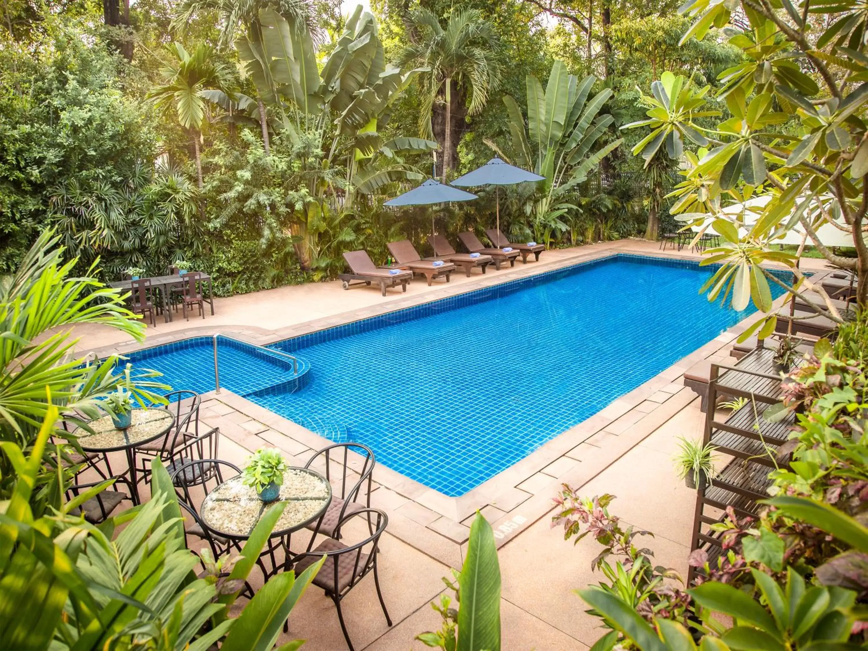 Swimming Pool in Chateau d'Angkor La Residence